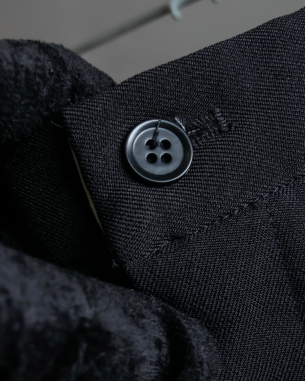 "COMME des GARCONS HOMME PLUS" 19SS Cut-off design slacks