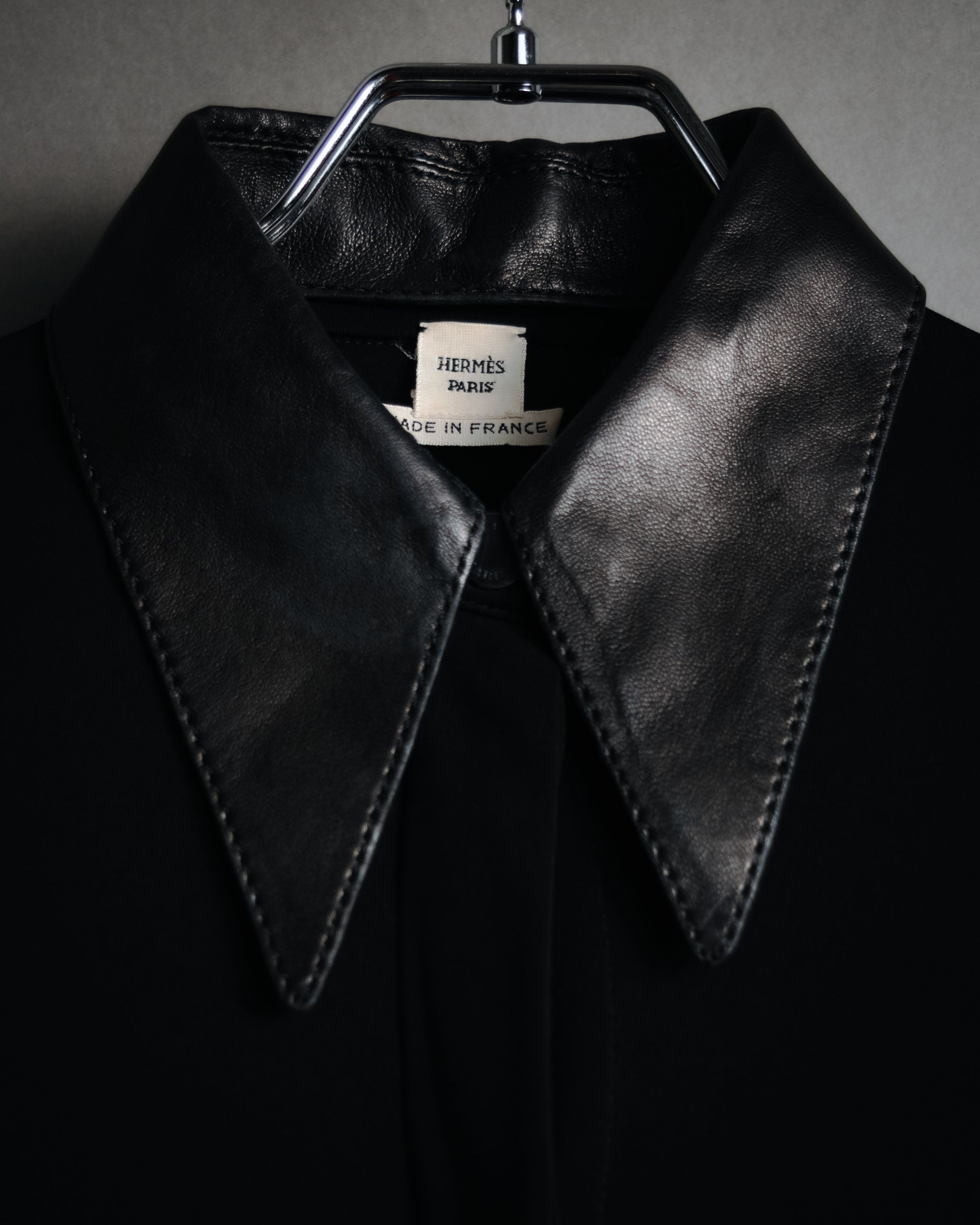 –SPECIAL– "HERMES" 00’s Leather-trimmed viscose evening shirt