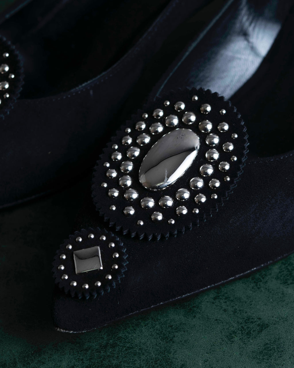 "HERMES" Jewelry design suede heel pumps