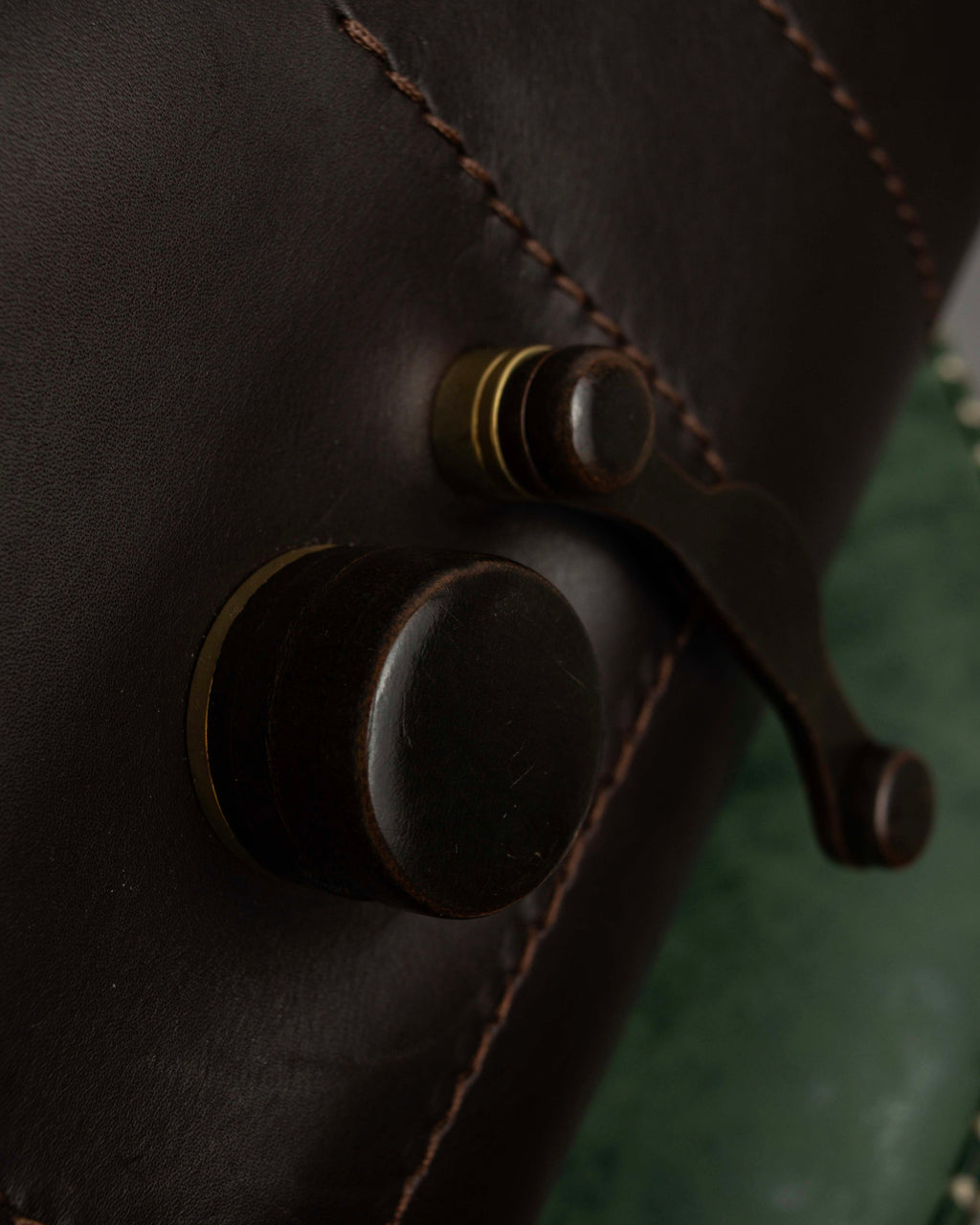 "Salvatore Ferragamo" Swivel crisp closure design leather one-handle bag