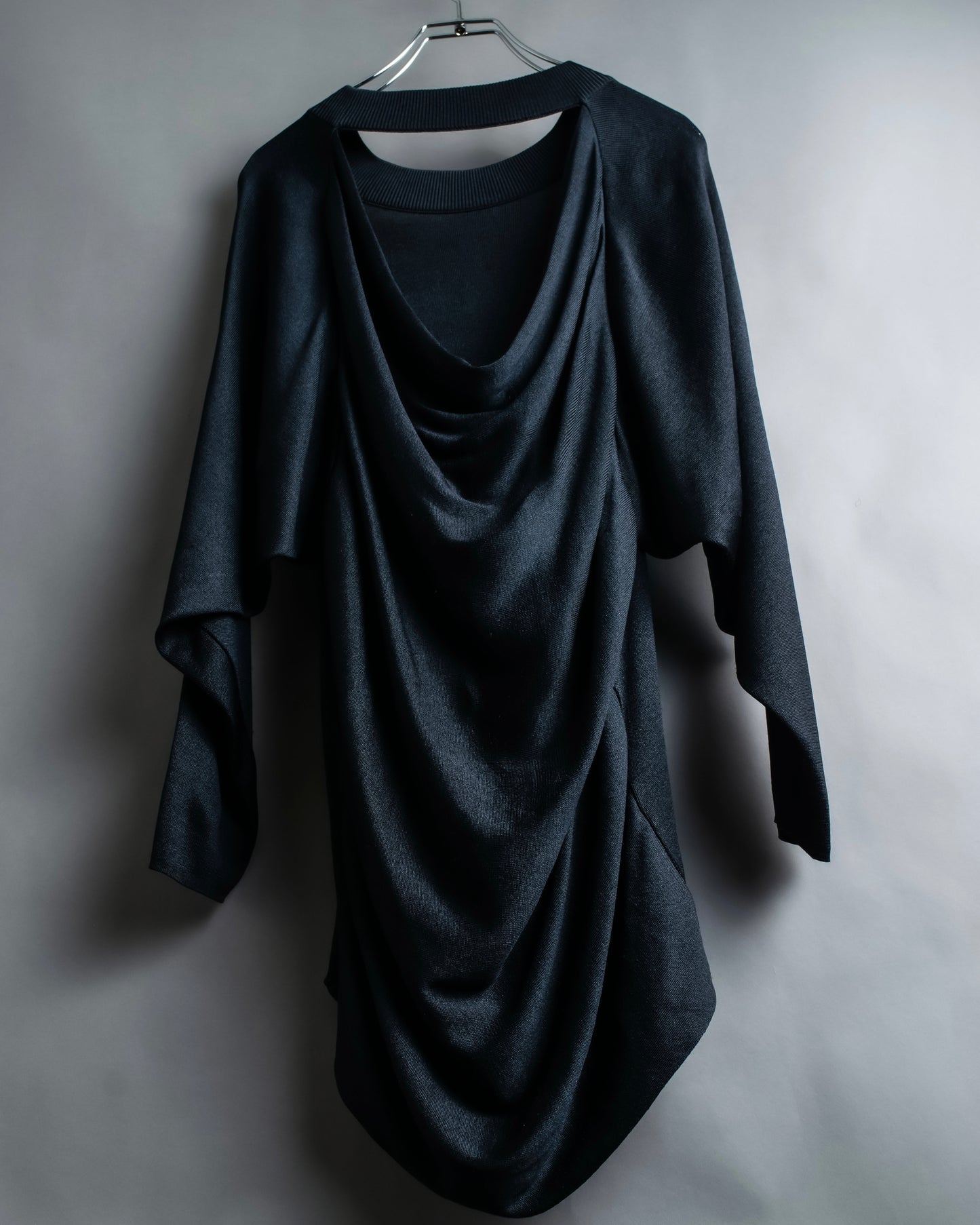 "ISSEY MIYAKE" Open back design pullover and easy pants 
silk fabric set up