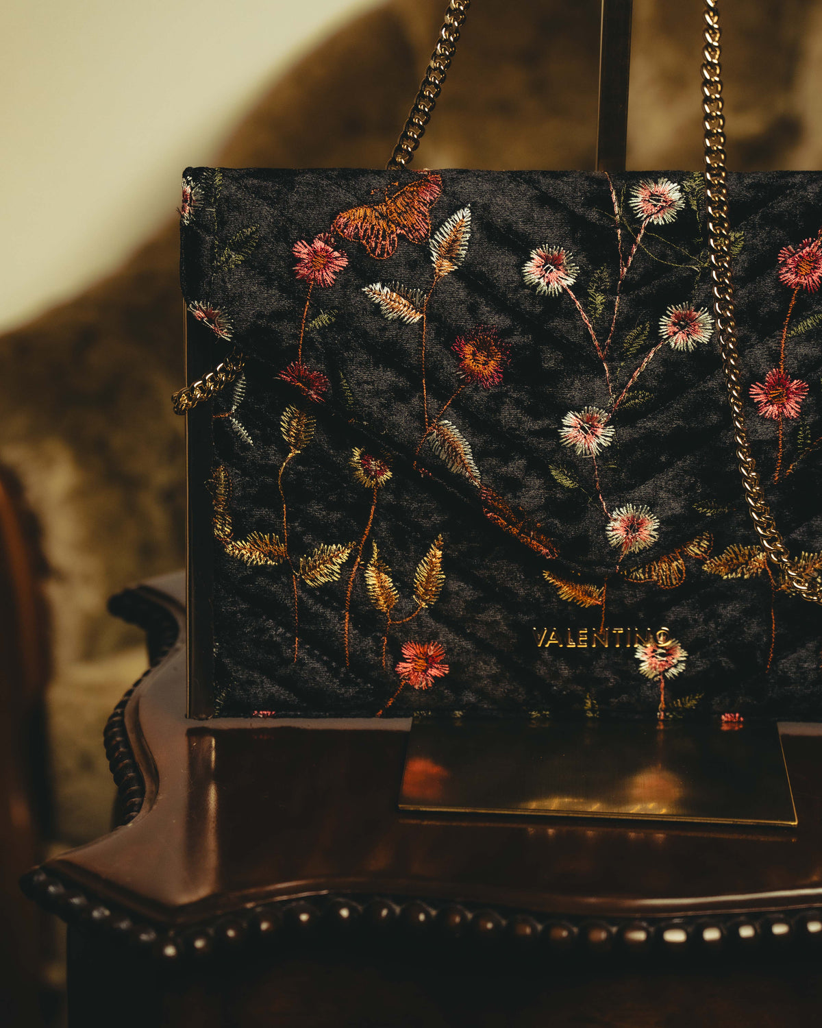 "VALENTINO" 80's-90's Ornately embroidered velvet chain shoulder bag