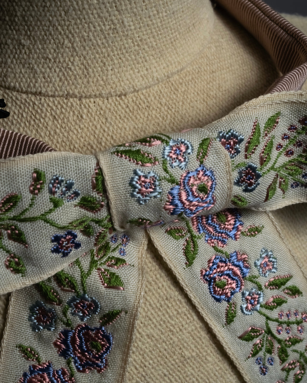 -MOOD Christmas Collections-
"GUCCI" Michele period delicate floral embroidered ribbon tie