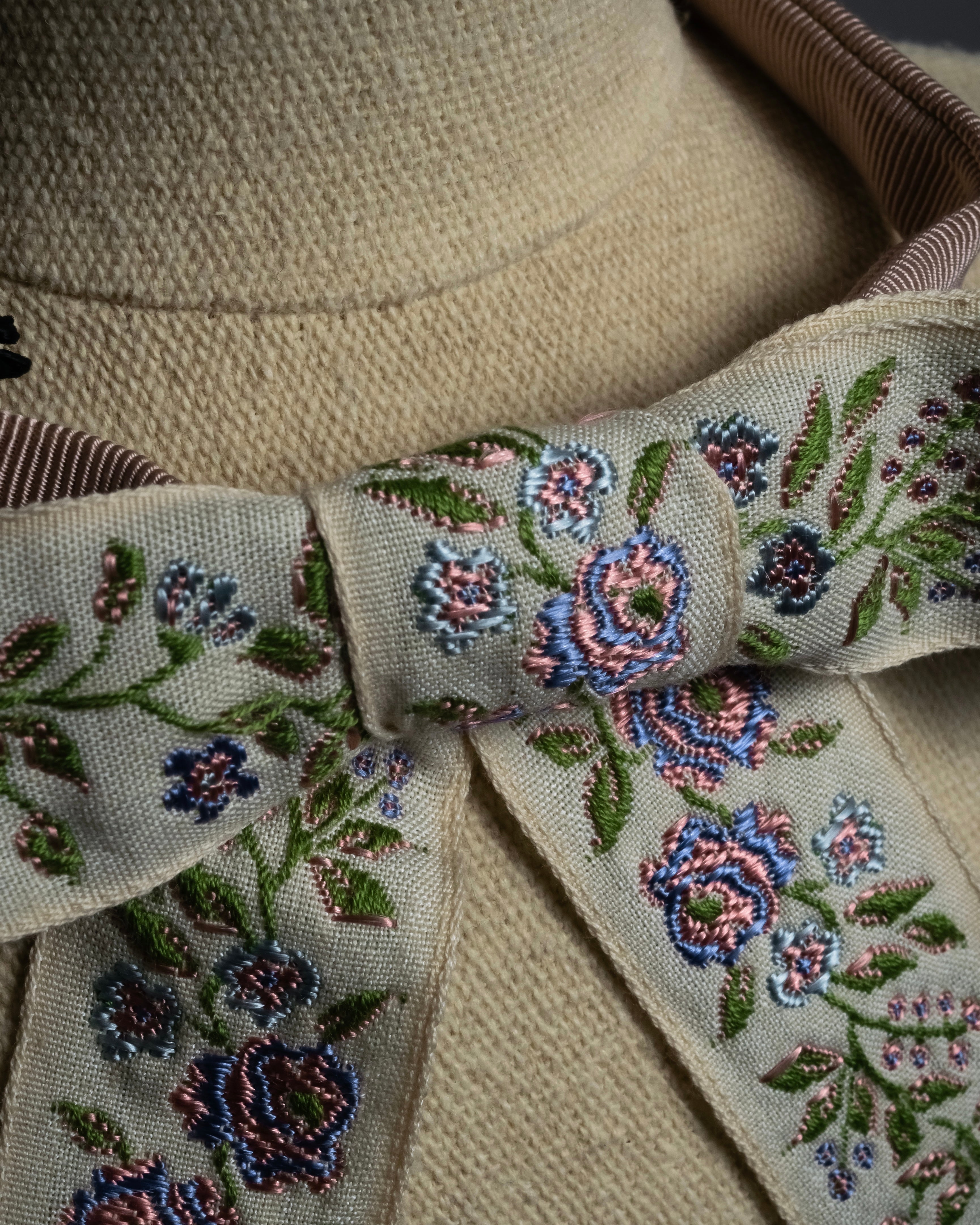 -MOOD Christmas Collections-
"GUCCI" Michele period delicate floral embroidered ribbon tie