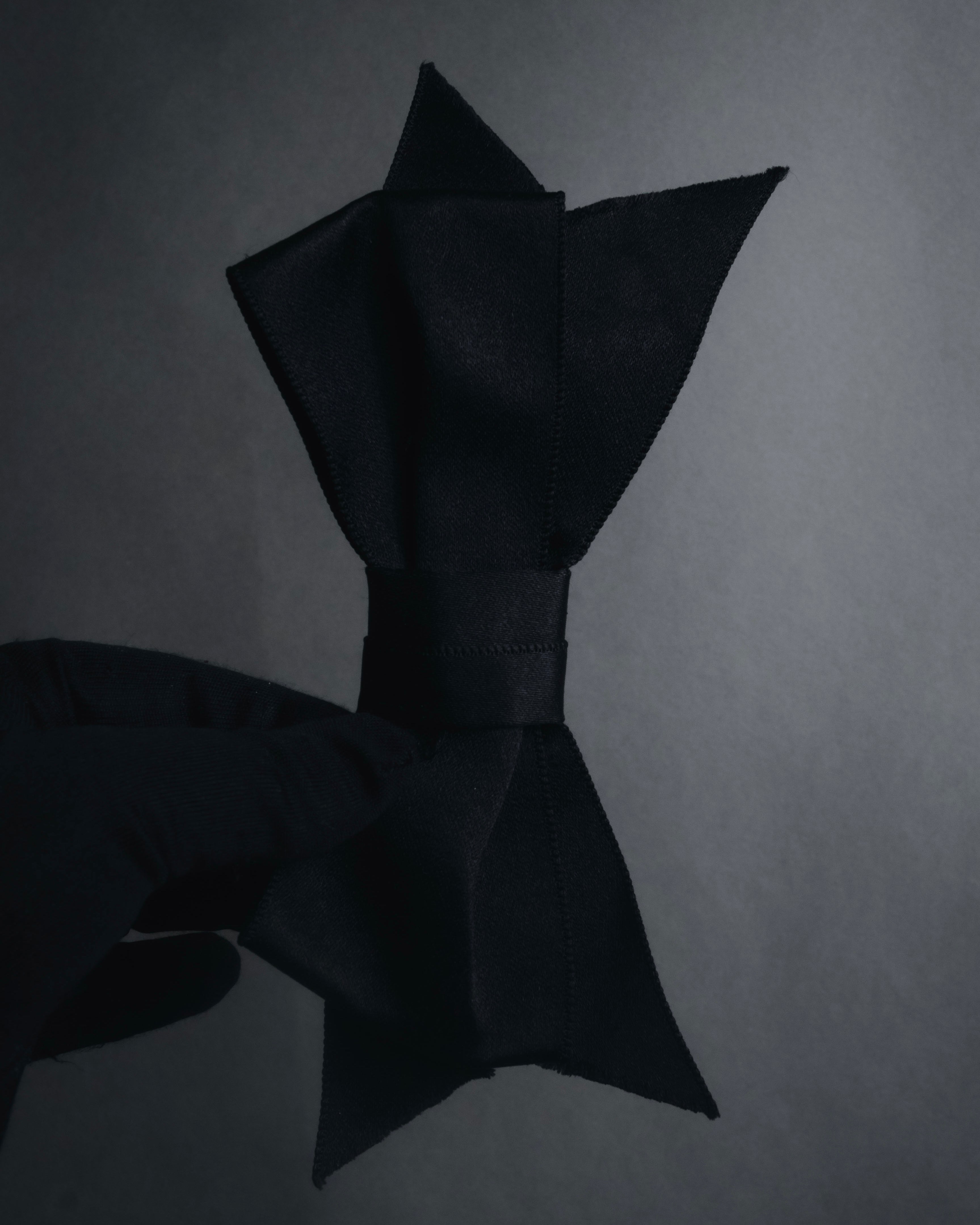 "CHANEL" 90’s black satin and grosgrain ribbon brooch