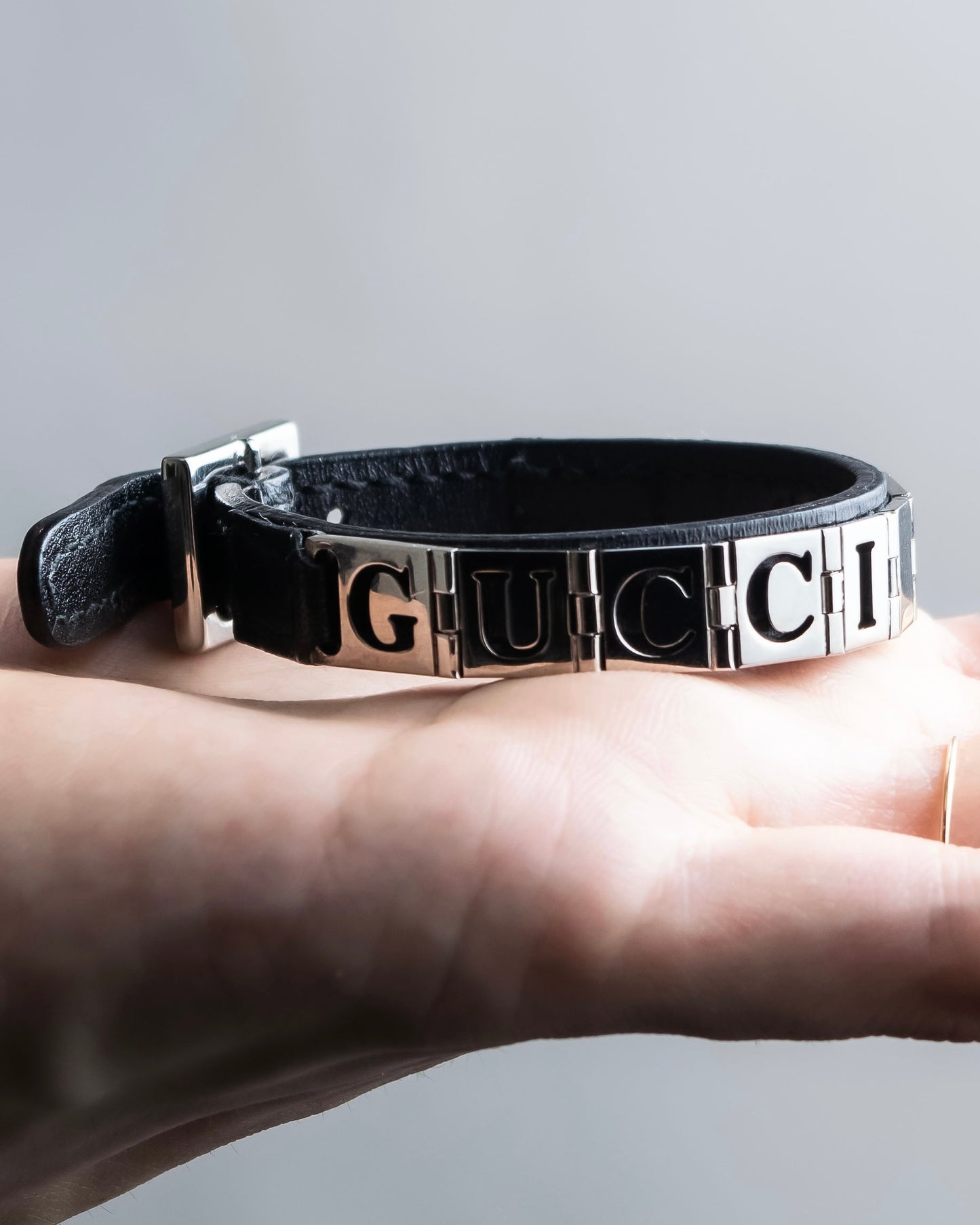 "GUCCI" Logo cat engraved leather bracelet