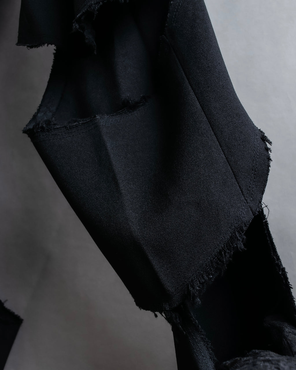 "COMME des GARCONS HOMME PLUS" 19SS Cut-off design slacks