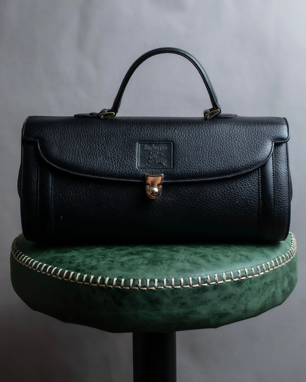 "BURBERRYS" Horizontal shape grained leather one-handle bag