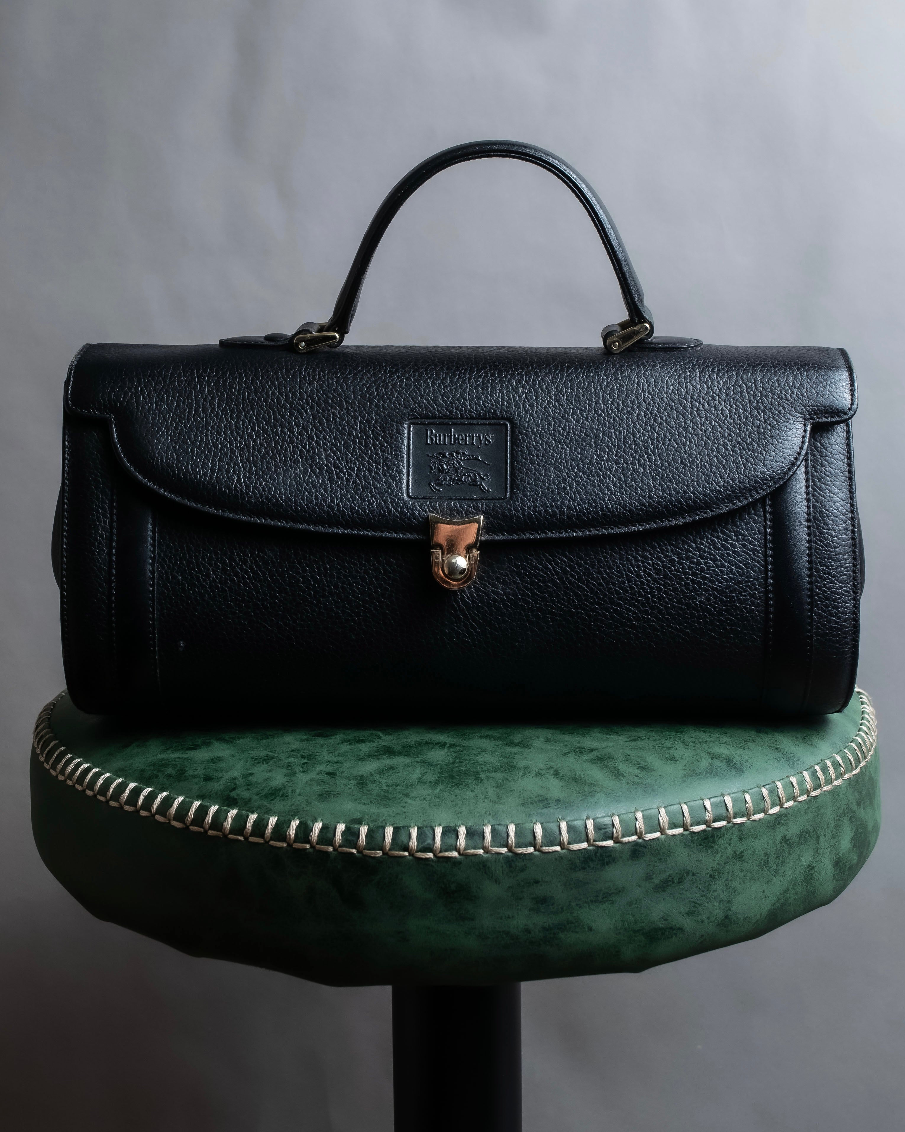 "BURBERRYS" Horizontal shape grained leather one-handle bag