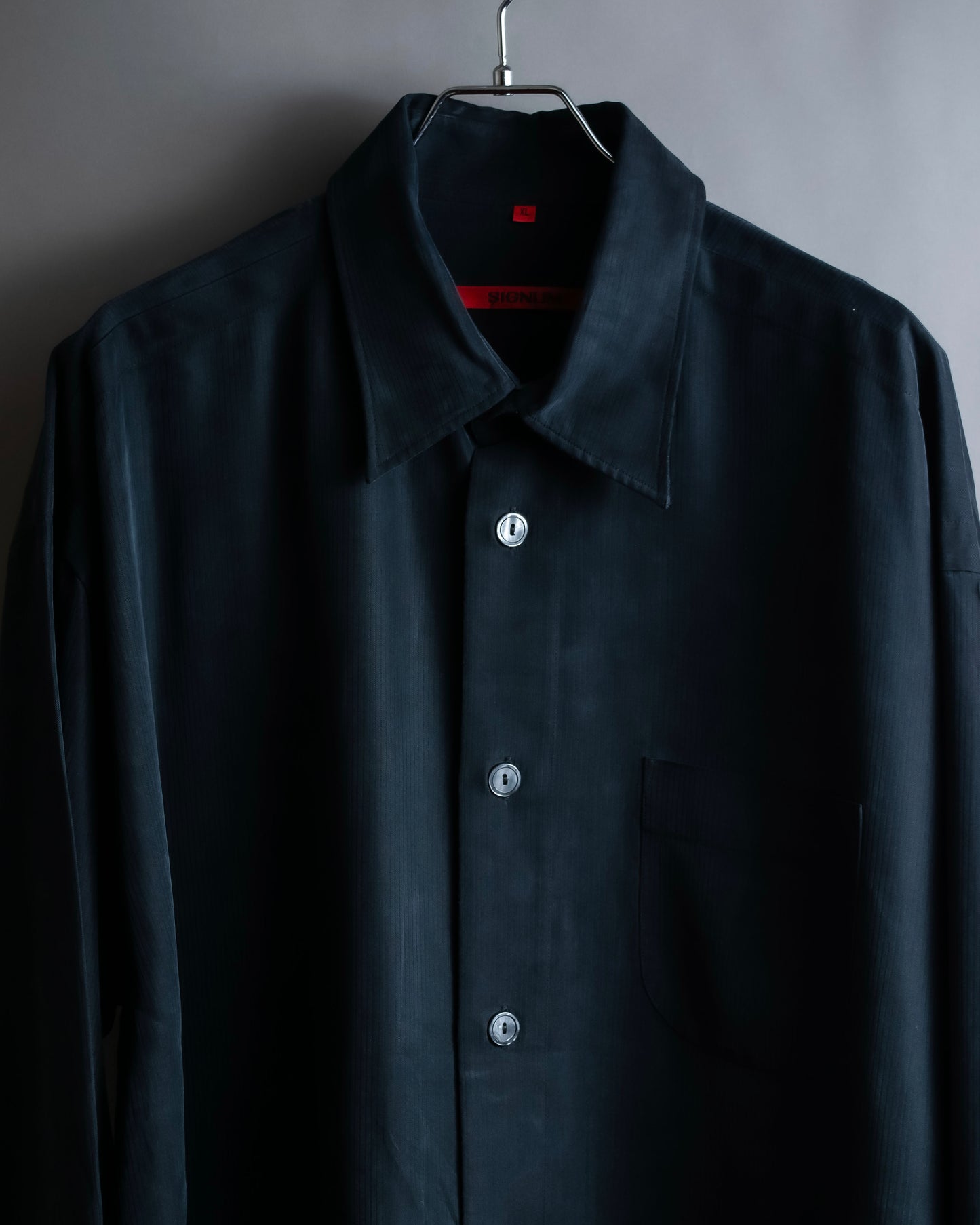 "SIGNUM" Vertical line relaxed fit black shirt