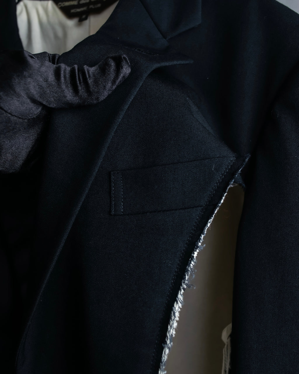 "COMME des GARCONS HOMME PLUS" 17AW Cutting design belted tailored jacket