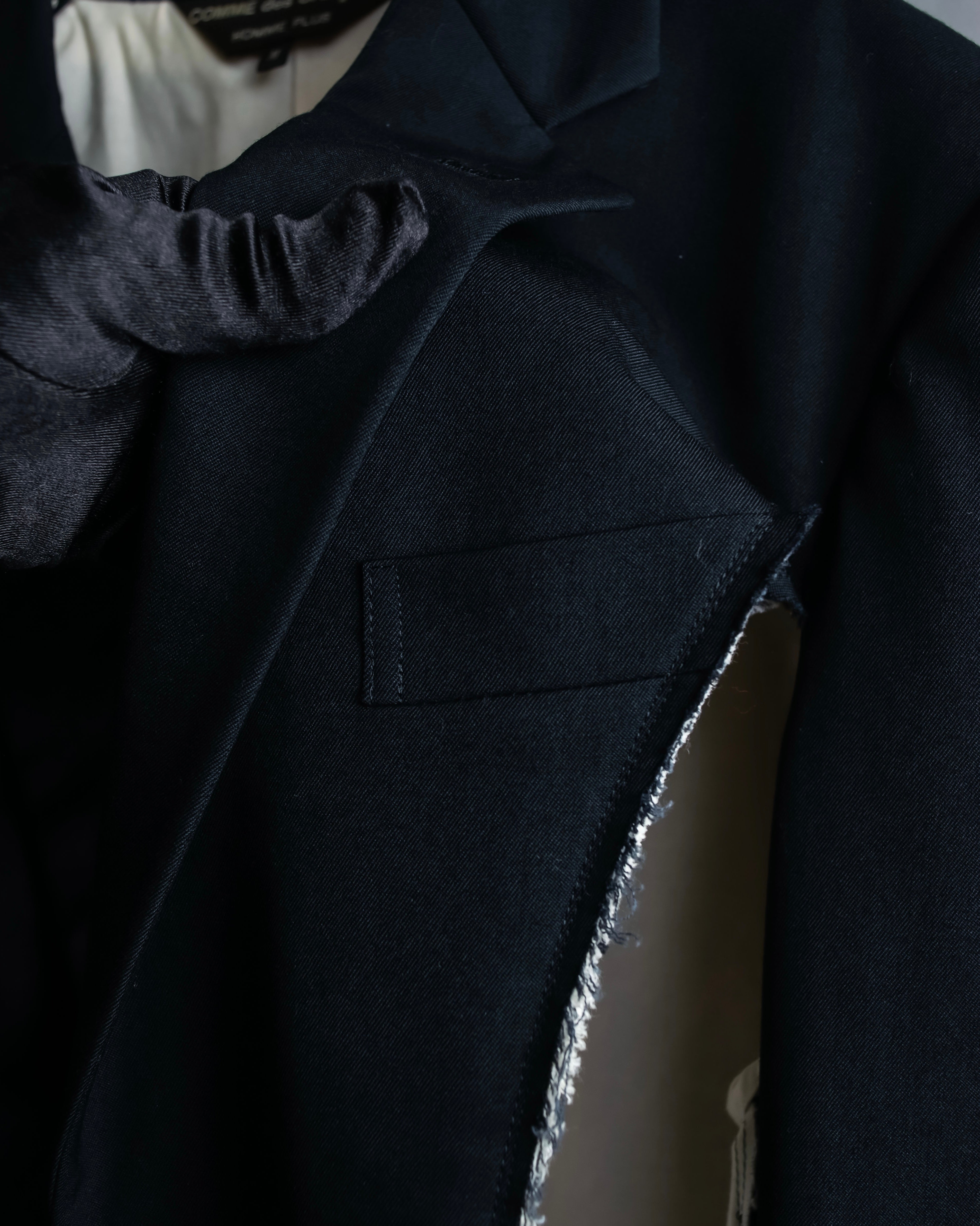 "COMME des GARCONS HOMME PLUS" 17AW Cutting design belted tailored jacket