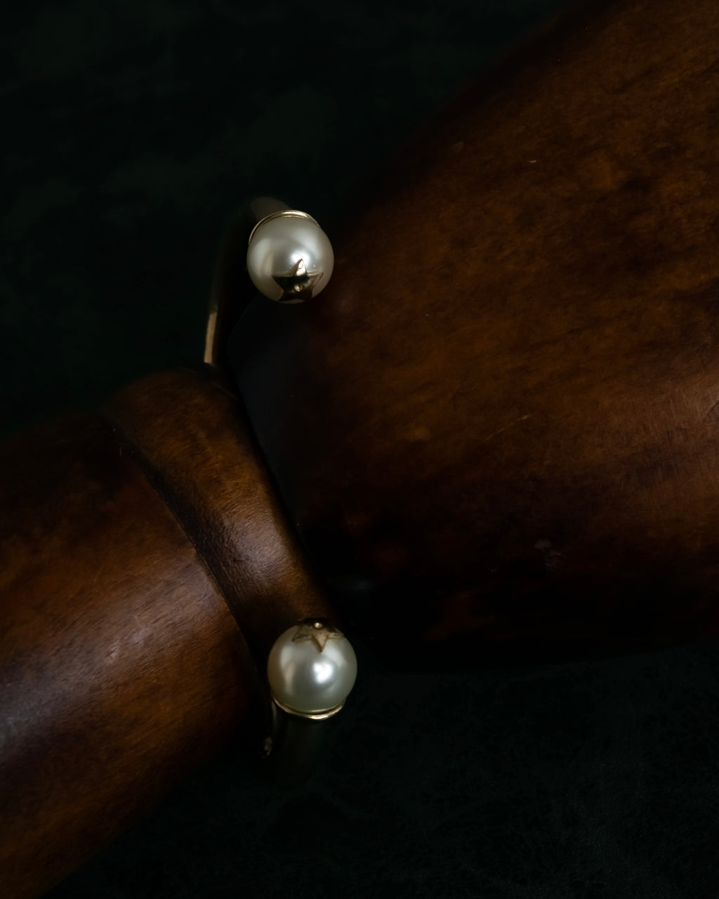 -MOOD Christmas Collection-
"Dior" Maria Grazia Chiuri design pearl motif carving gold bangle