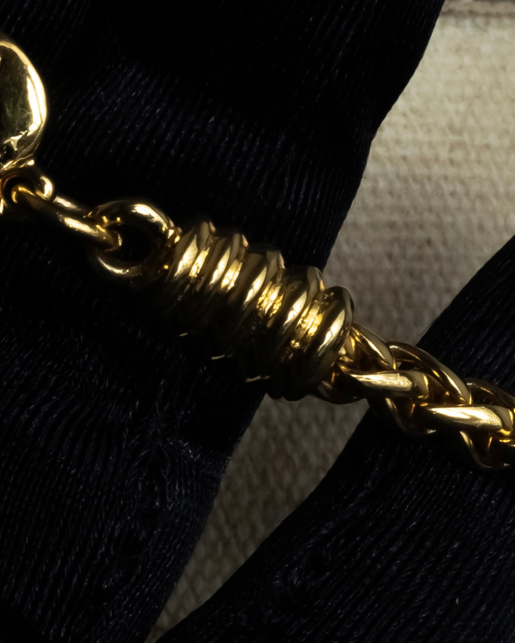 "YVES SAINT LAURENT" Vintage drop motif gold chain necklace