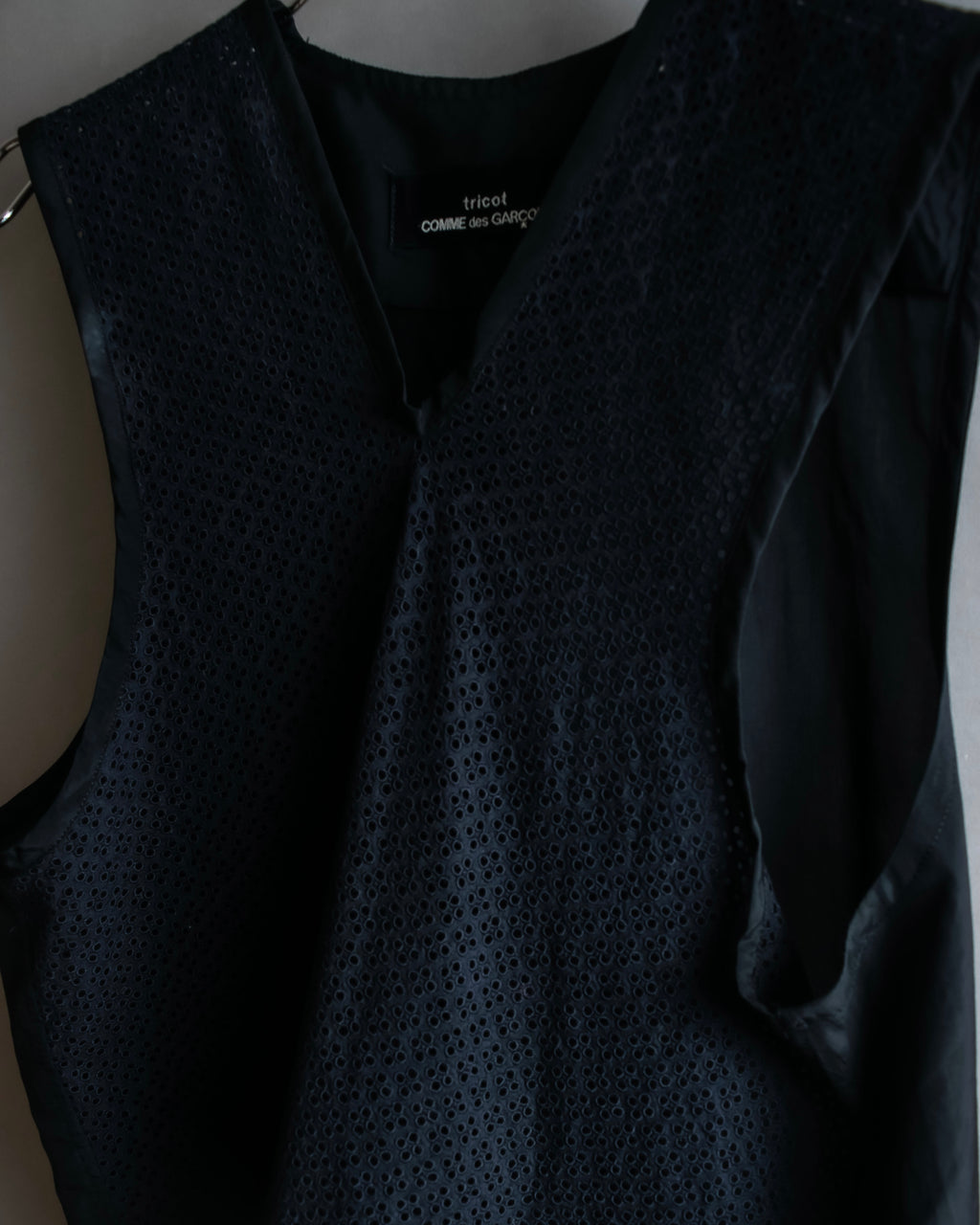 "tricot COMME des GARCONS" 96SS eyelet lace design patterned fabric switching vest