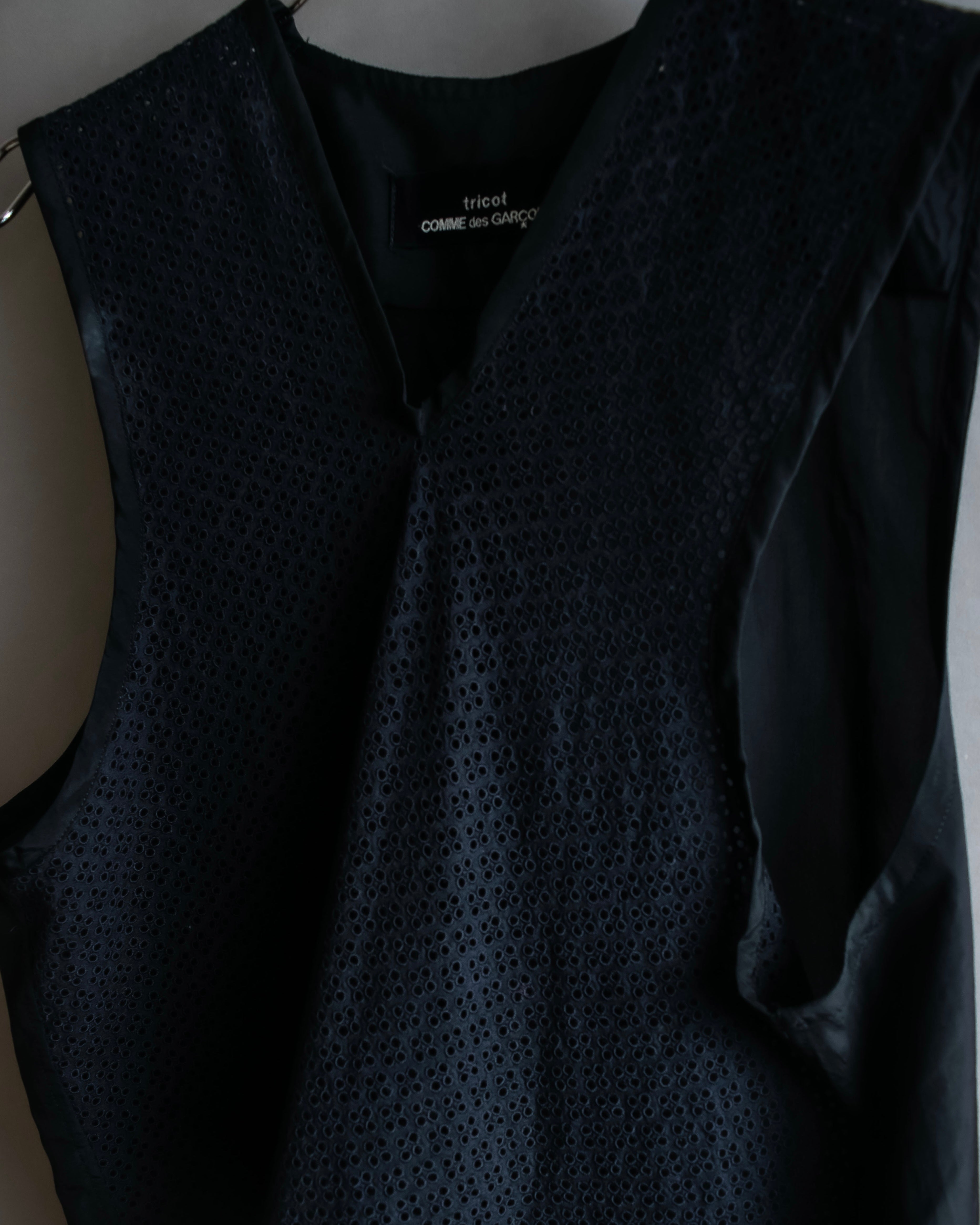 "tricot COMME des GARCONS" 96SS eyelet lace design patterned fabric switching vest