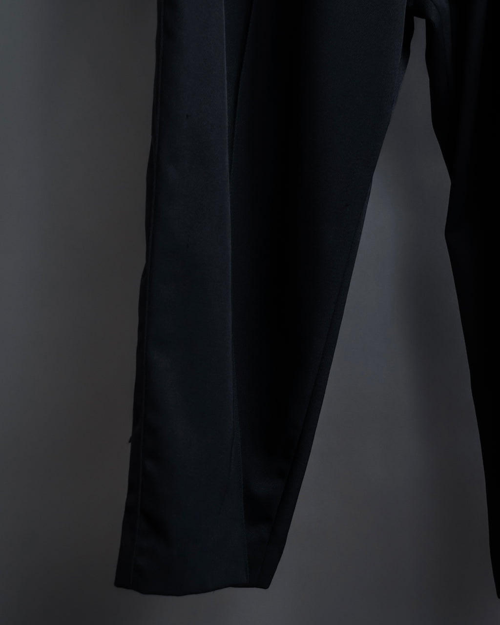 "LOEWE" Three-dimensional pattern design wide slacks