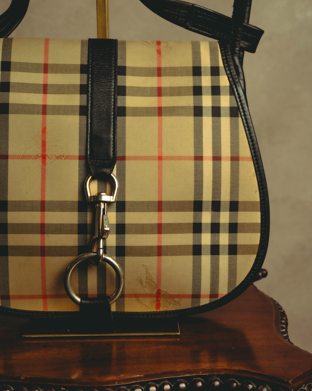 “Burberrys” 80’s-90’s Shadow horse check saddle shoulder bag