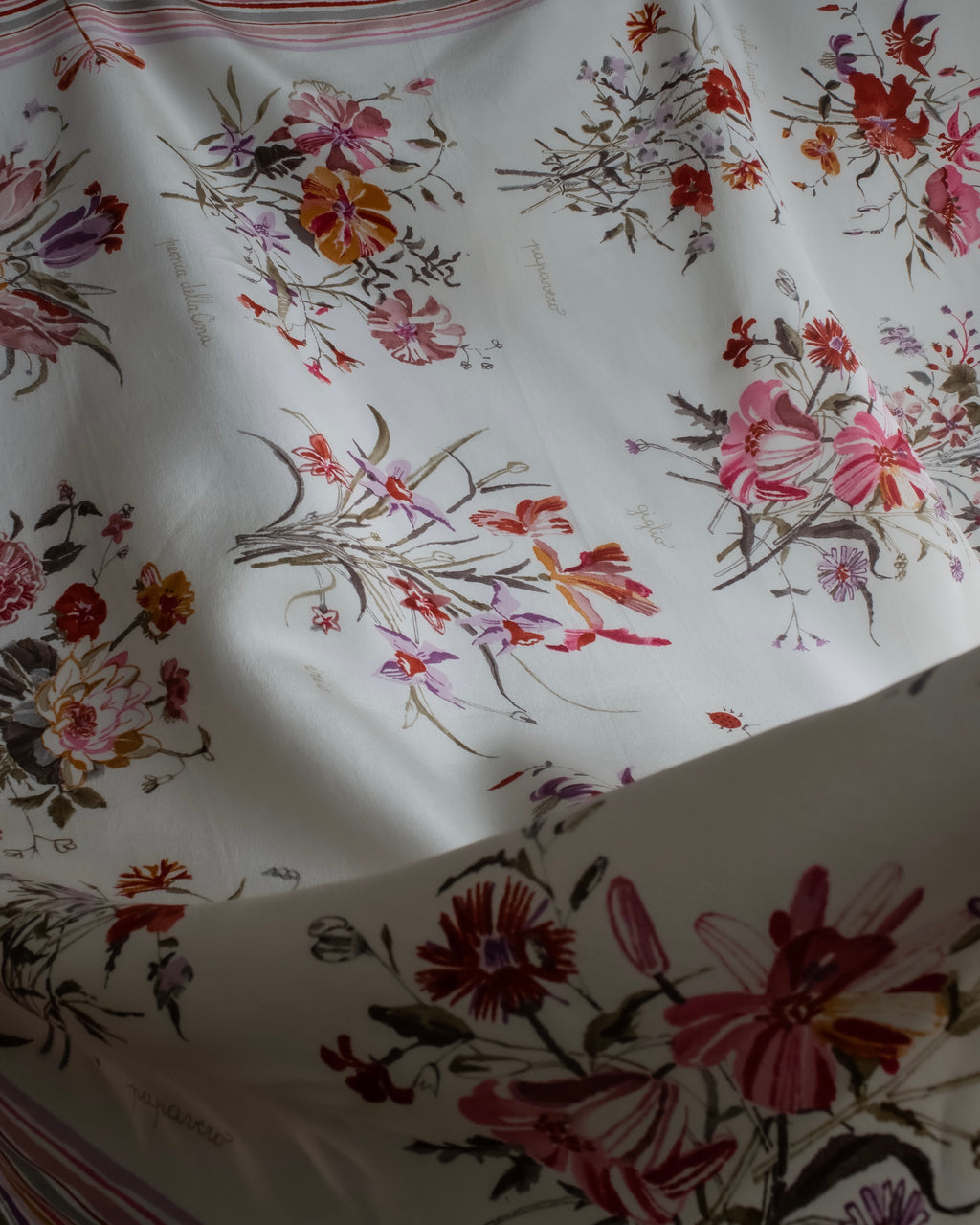 “GUCCI” Botanical printed silk scarf