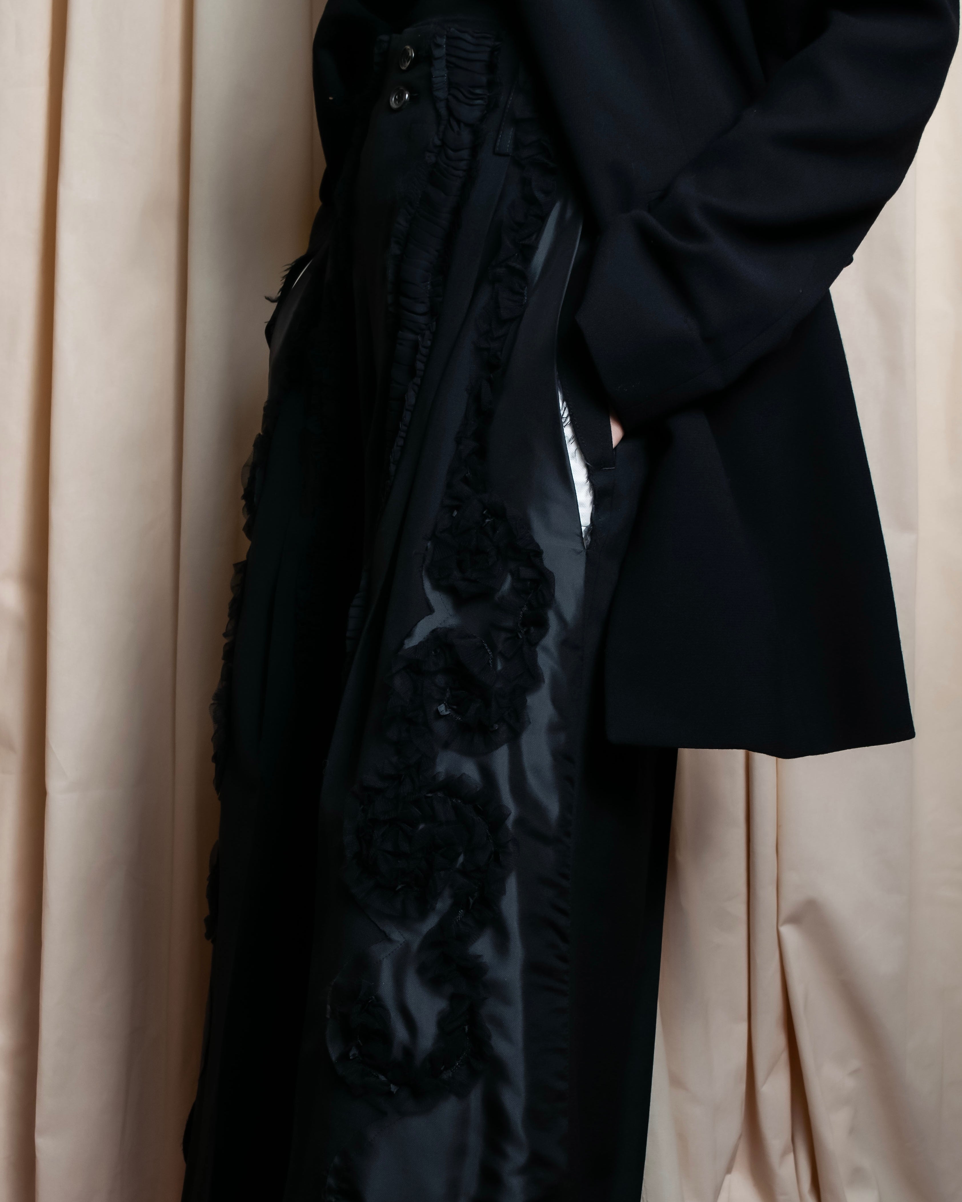 "COMME des GARCONS" Ruffle & tulle asymmetrical docking sarouel slacks