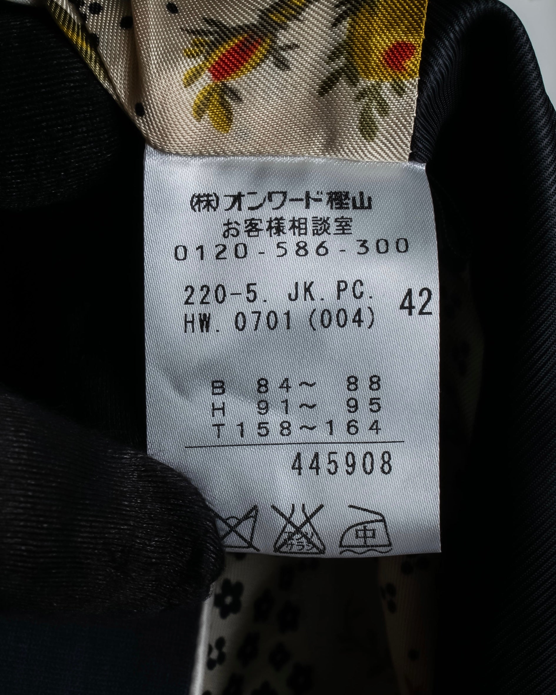 "PAUL SMITH" Consecutive button design compact jacket