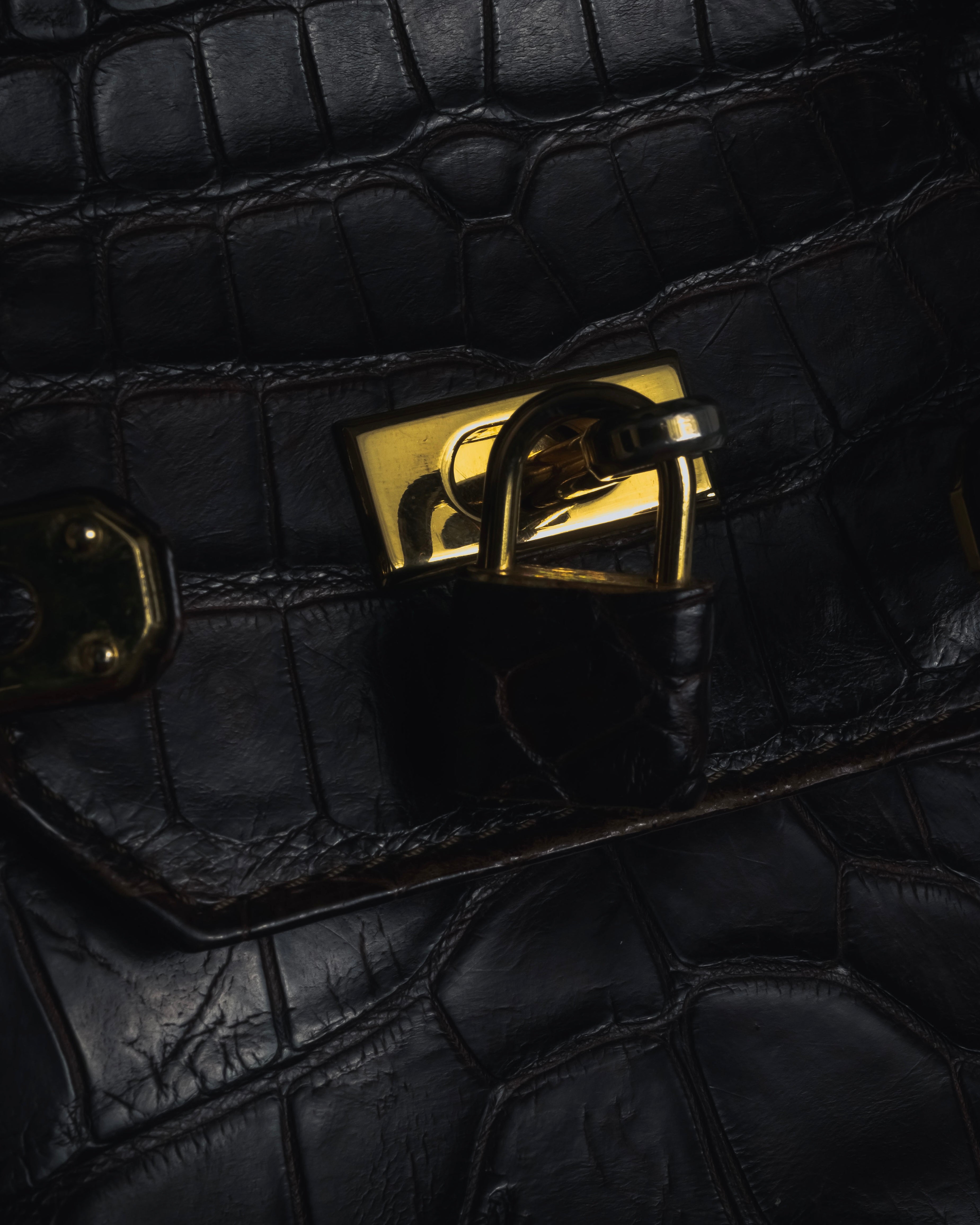 -SPECIAL- "Pierre Cardin"
90’s real crocodile leather top handle bag