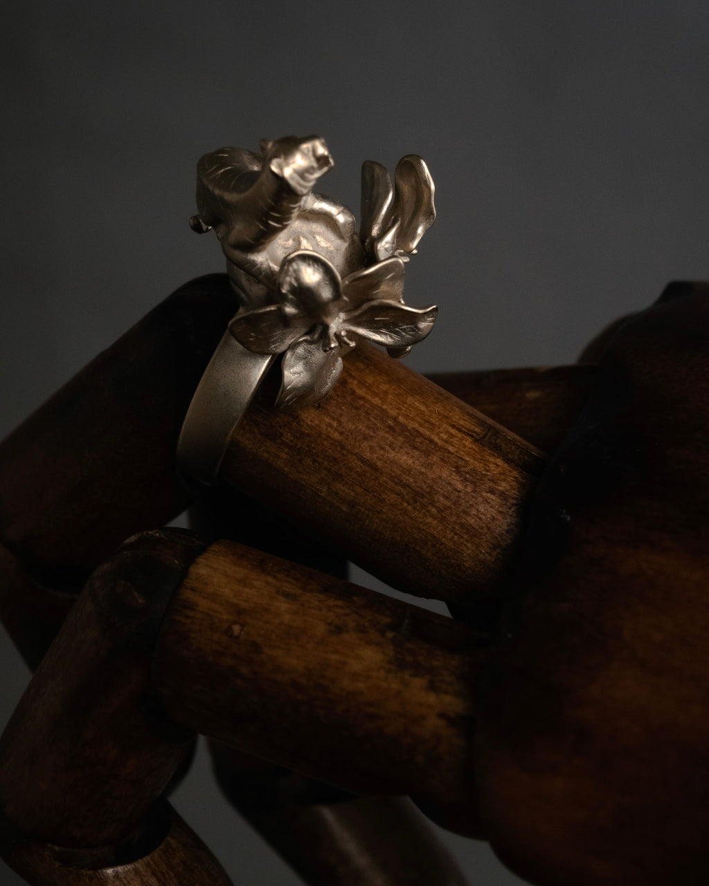 “DIOR” 2010’s Tiger and flower sculptural ring