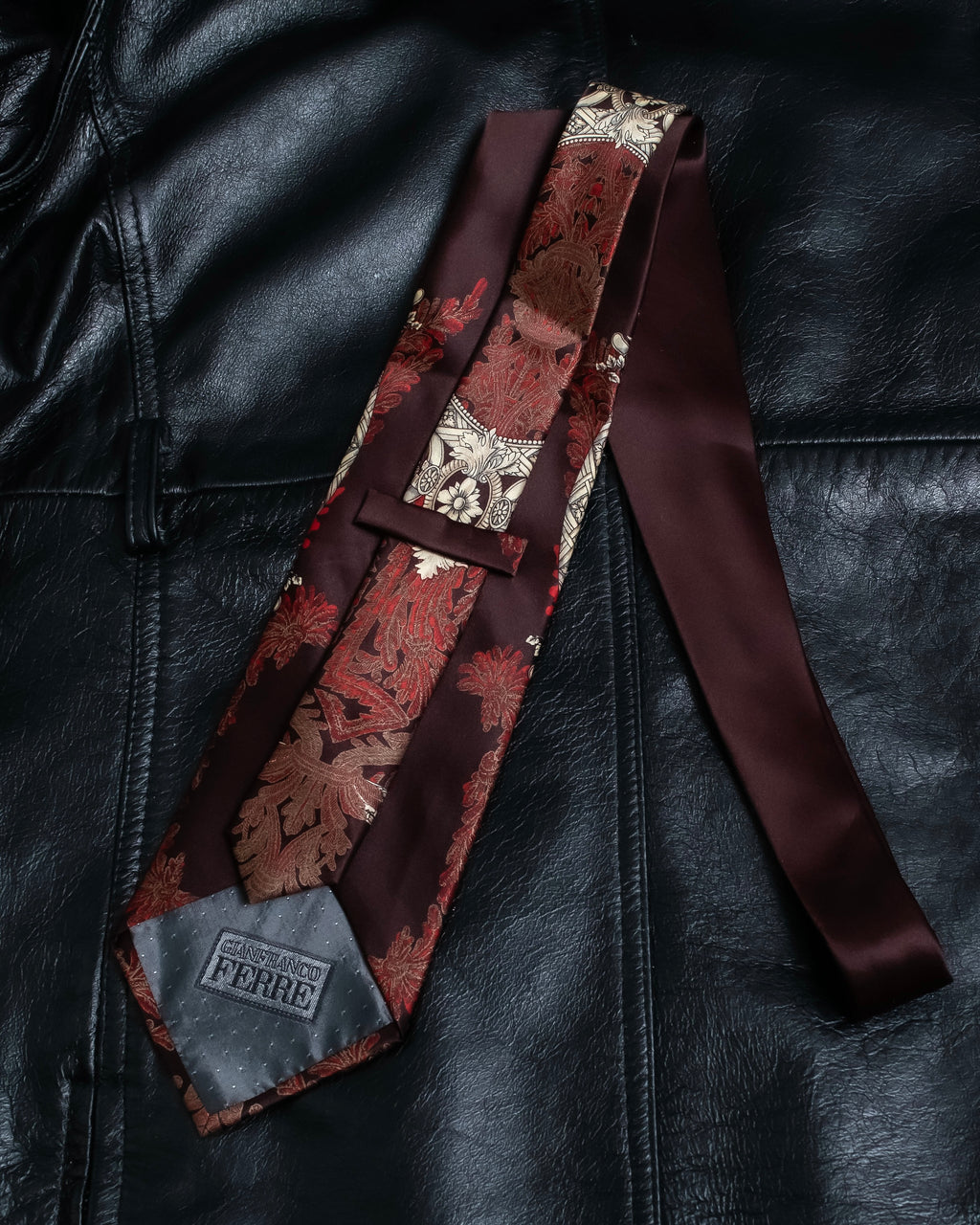 "GIANFRANCO FERRE" Beautiful botanical and frame design necktie
