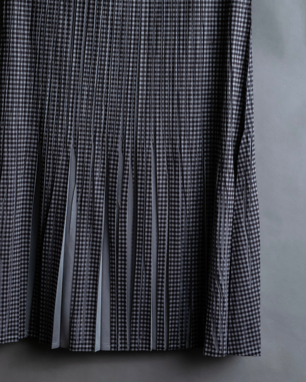 "PLEATS PLEASE ISSEY MIYAKE"
Gingham check sheer combination pleated skirt