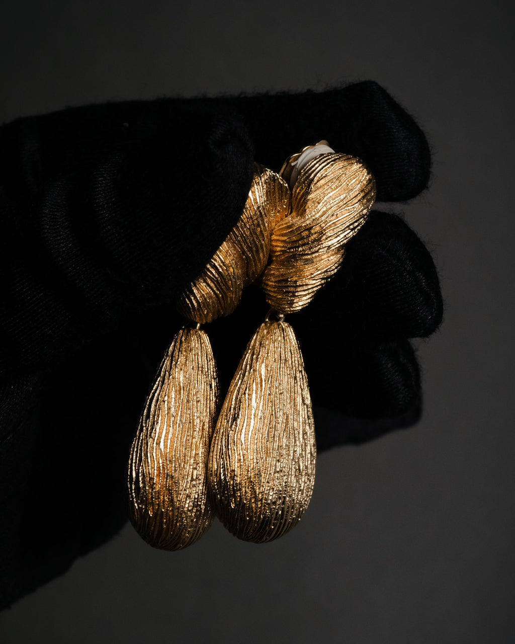 "Christian Dior" 70’s-80’s bark texture drop clip earrings
