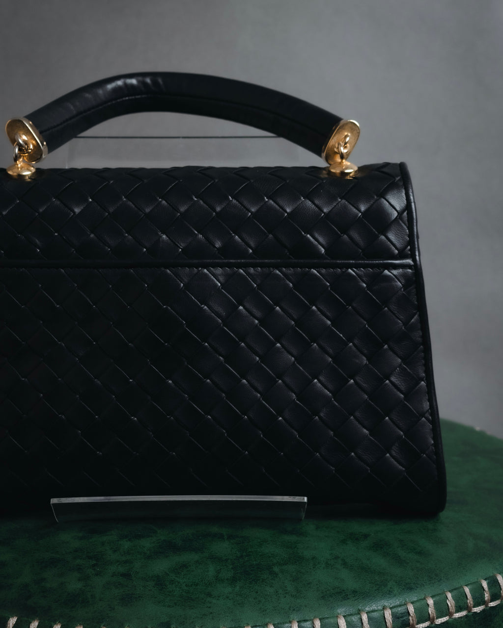 –SPECIAL– "BOTTEGA VENETA"
Late 80s–Early 90s Intrecciato trapezoid leather bag