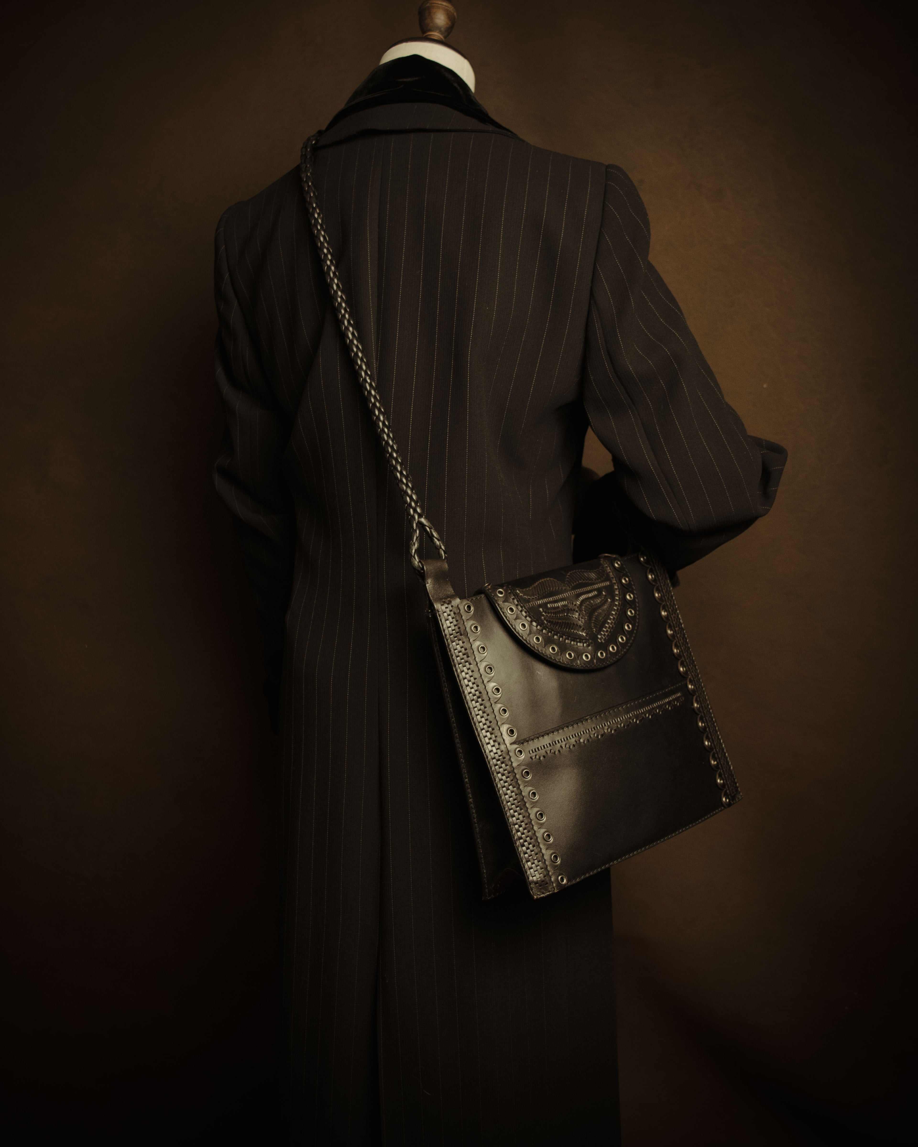 –SPECIAL– “YVES SAINT LAURENT”
2000’s Folk cutwork leather shoulder bag