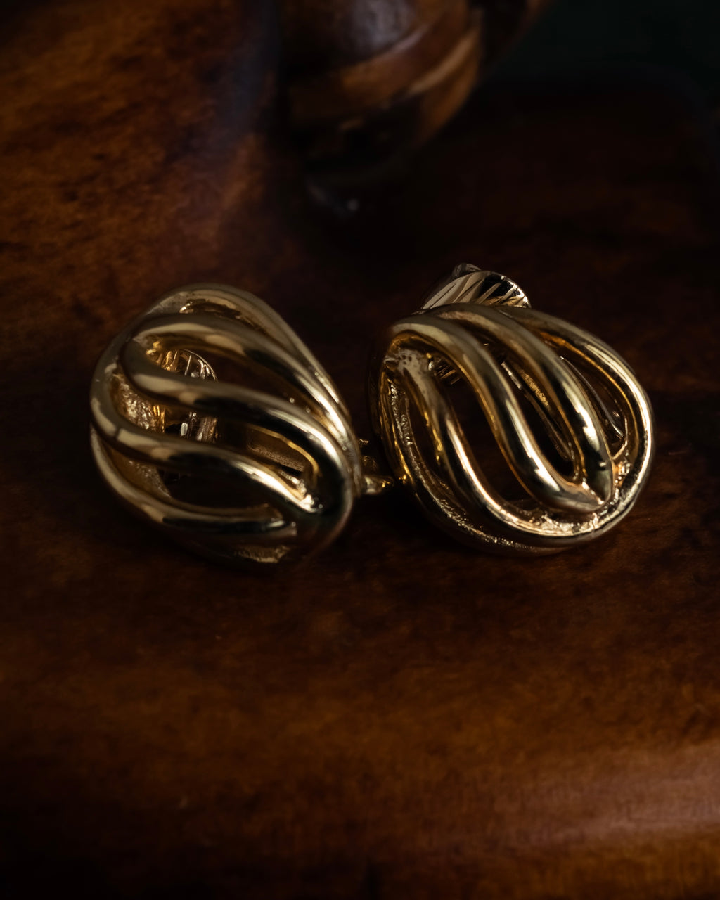 "Christian Dior" Twisted dome-shaped design earring