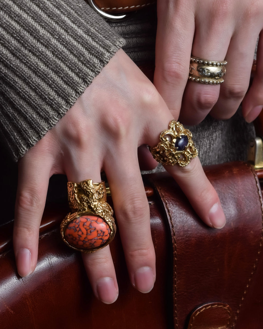 "CHANEL" 90's Baroque carving design gold ring