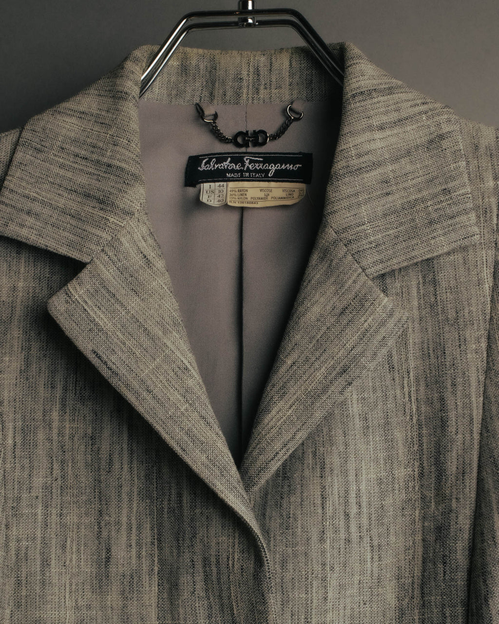 “Salvatore Ferragamo” 90’s-00’s Linen blend tailored jacket