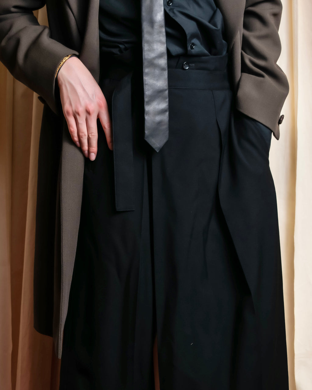 "YOHJI YAMAMOTO +NOIR" Asymmetrical slit sarouel slacks