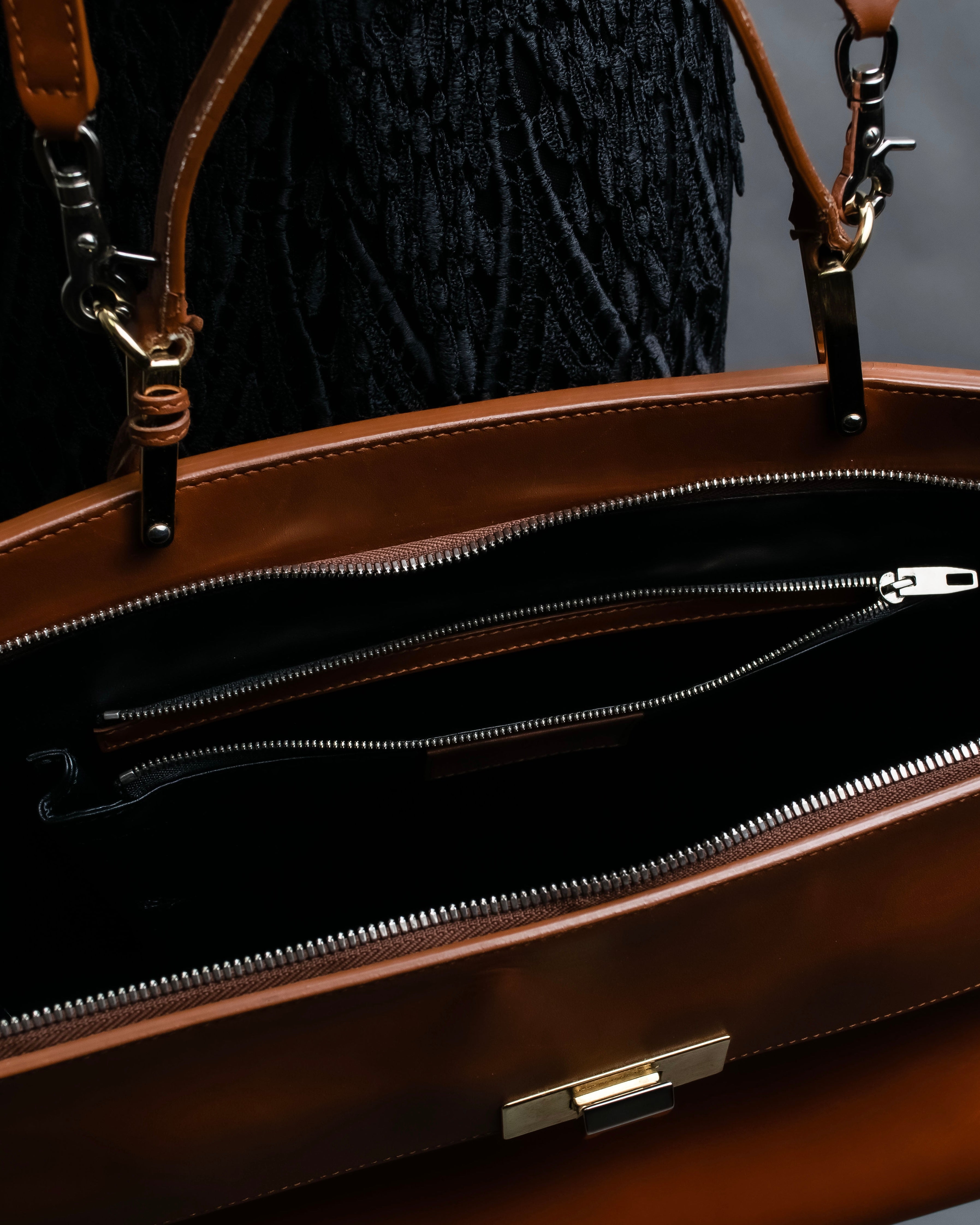 “BALENCIAGA” Le Dix 2 way hand bag