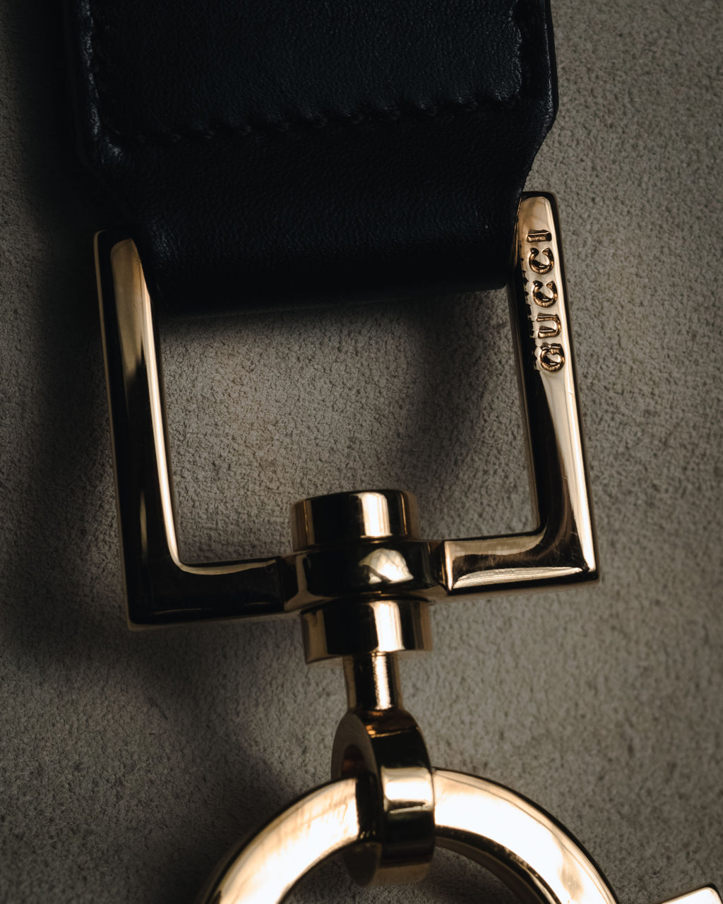 "GUCCI" 90’s-00’s suede piston-closure shoulder bag