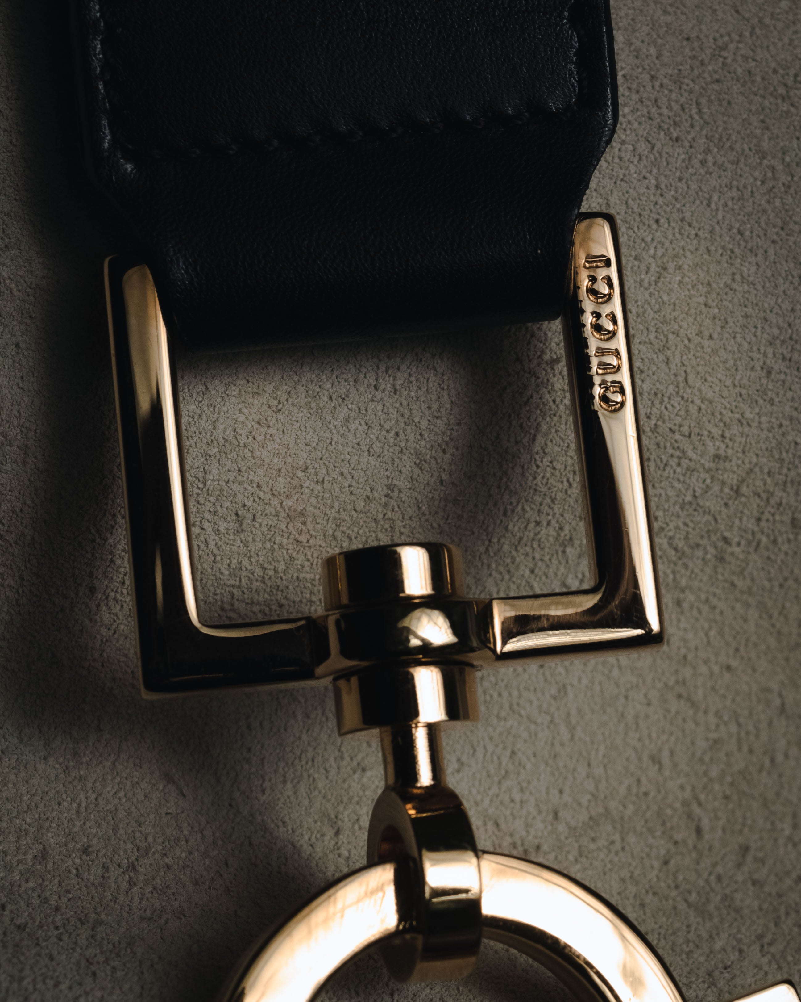 "GUCCI" 90’s-00’s suede piston-closure shoulder bag