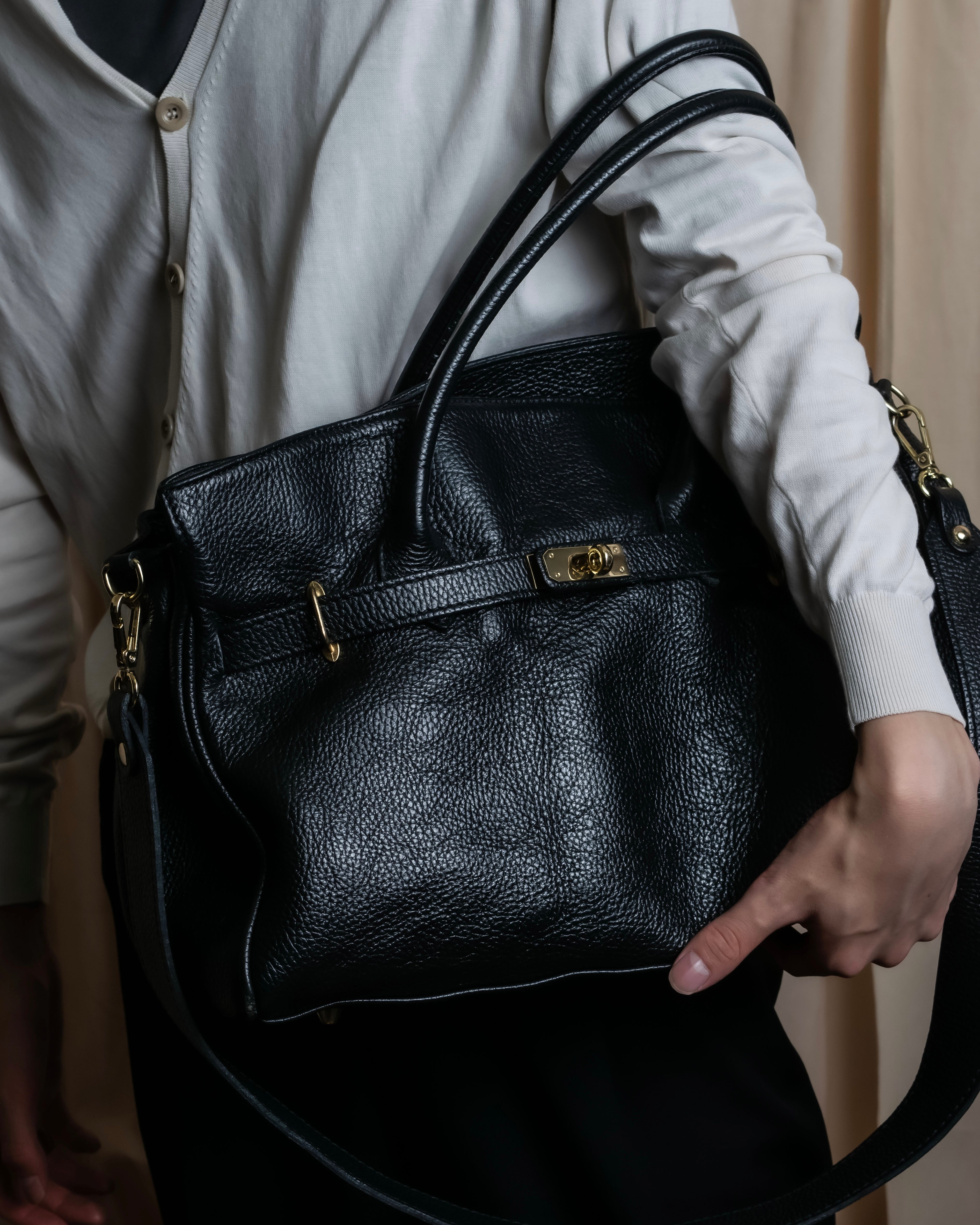 "AULENTTI" Gold closure belt design leather 2-way bag