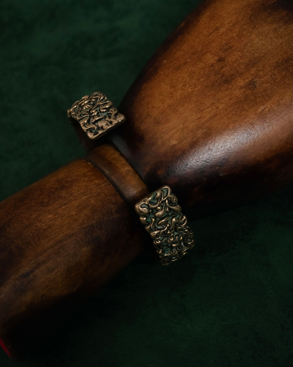 “GUCCI” 2010’s organic relief cuff bracelet