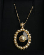 -SPECIAL- “CHANEL” 2017 Cruise Collection Pearl trimmed black pendant necklace