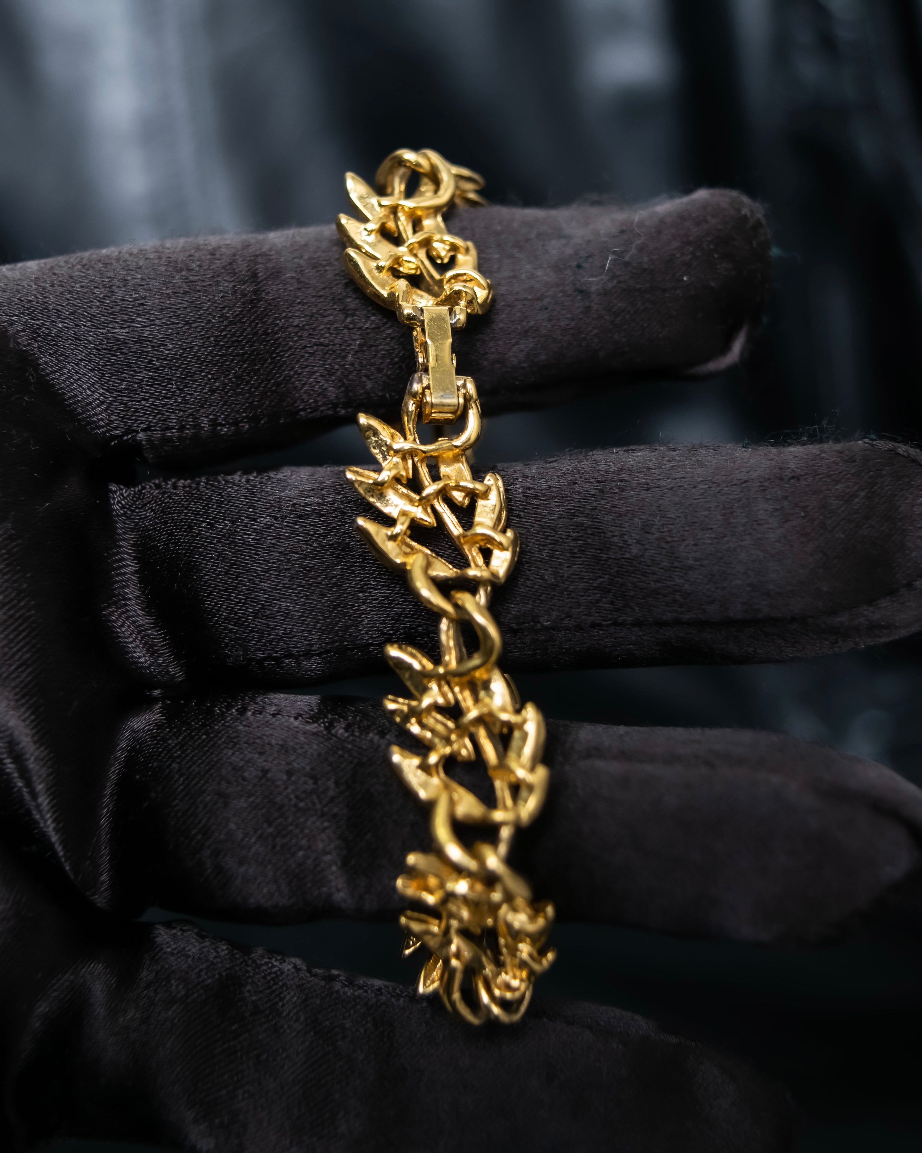 Vintage Leaf-shaped gold bracelet