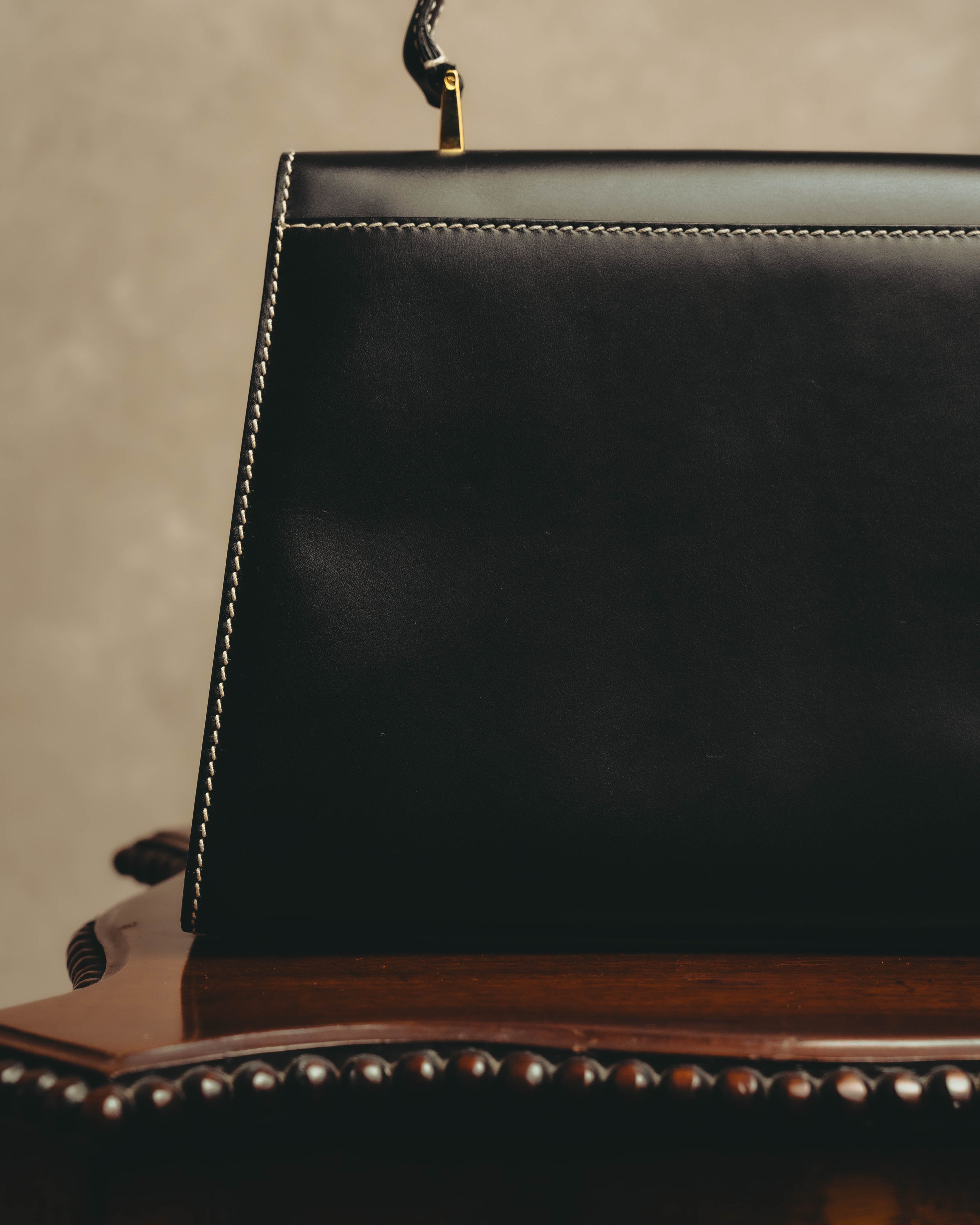 -SPECIAL- "Salvatore Ferragamo" 90's-00's Gancini contrast stitch leather handbag