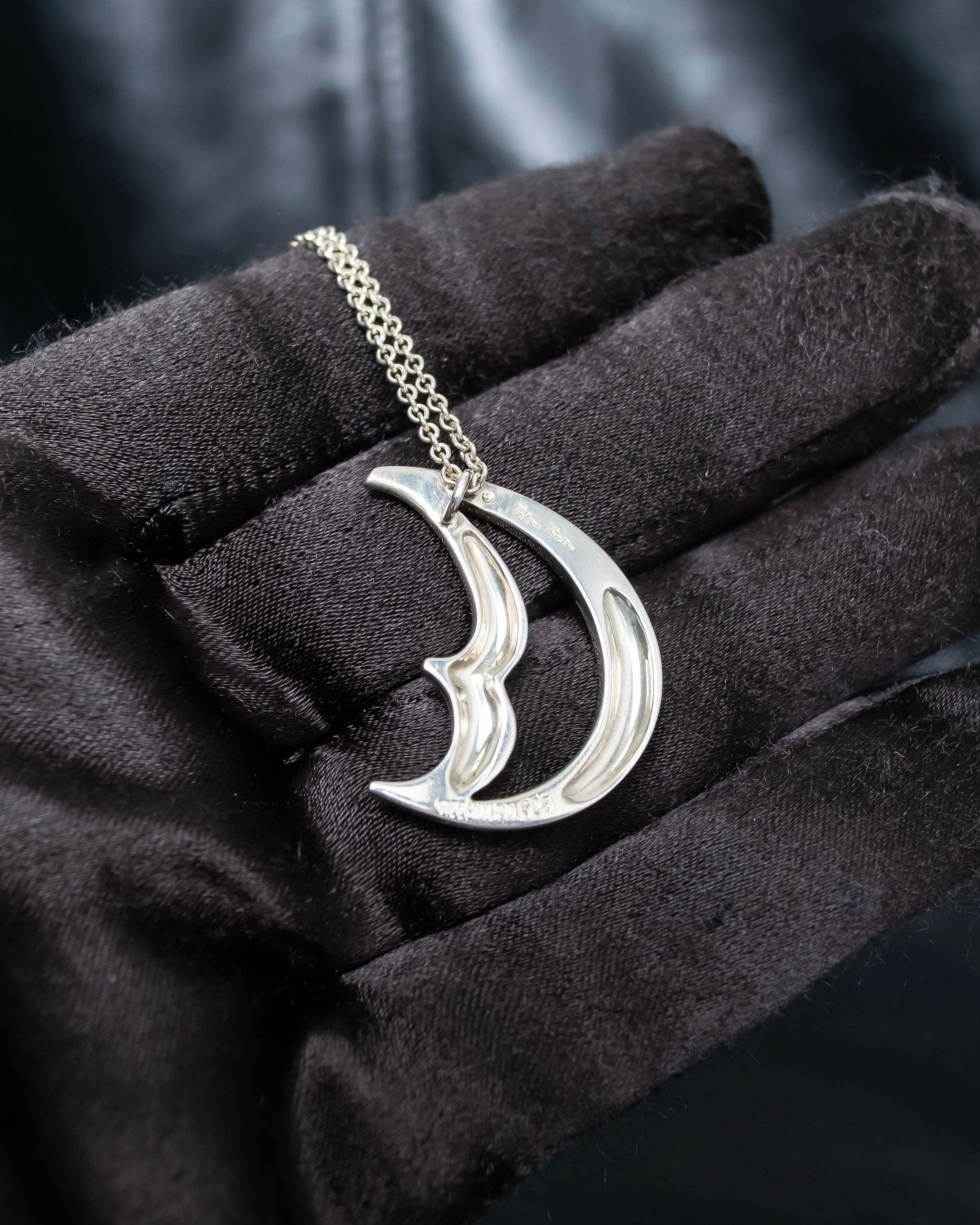 "Tiffany&Co" Crescent moon paloma picasso necklace