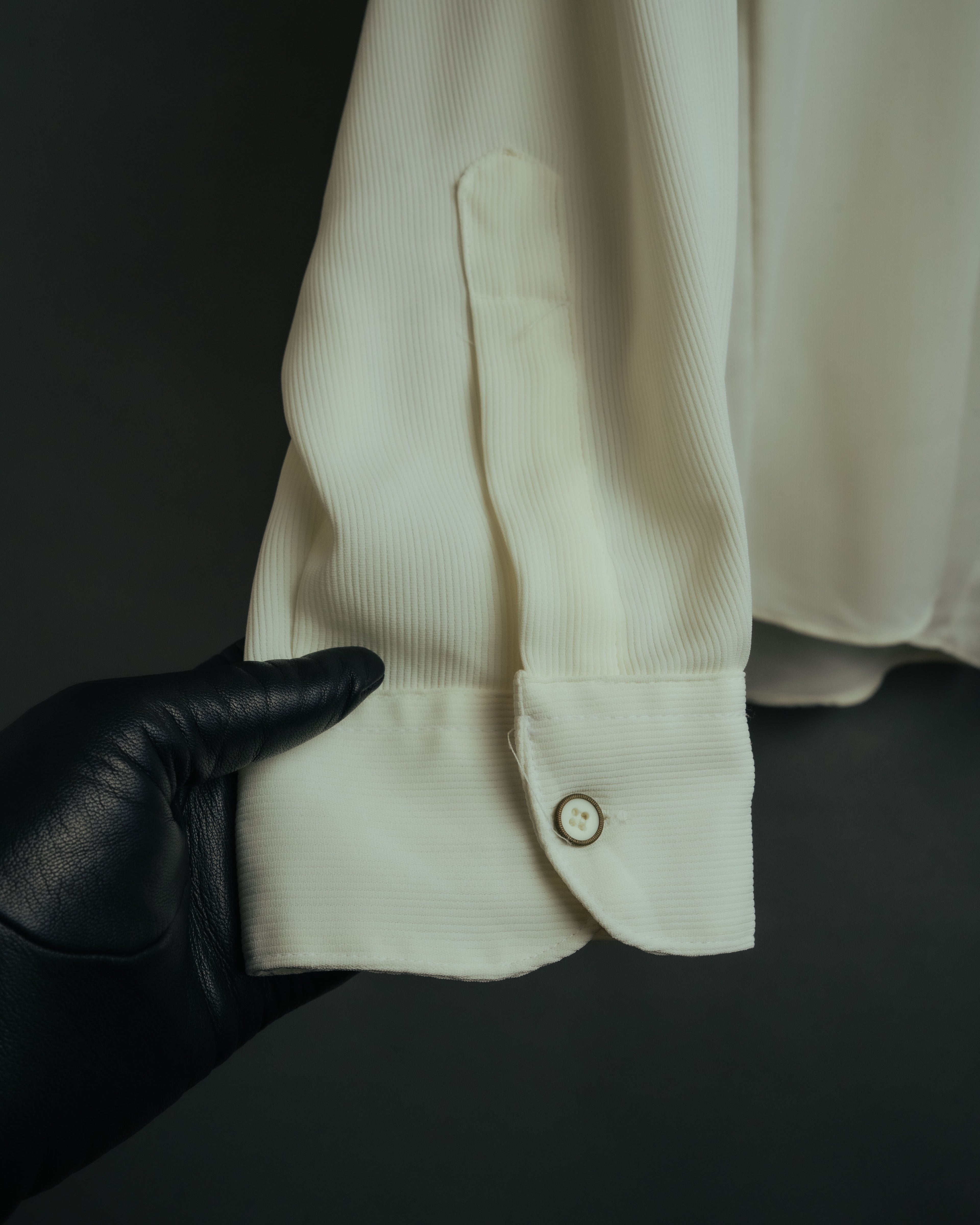 -MOOD Vintage Collections-
90’s Fine ridge ivory drape shirt