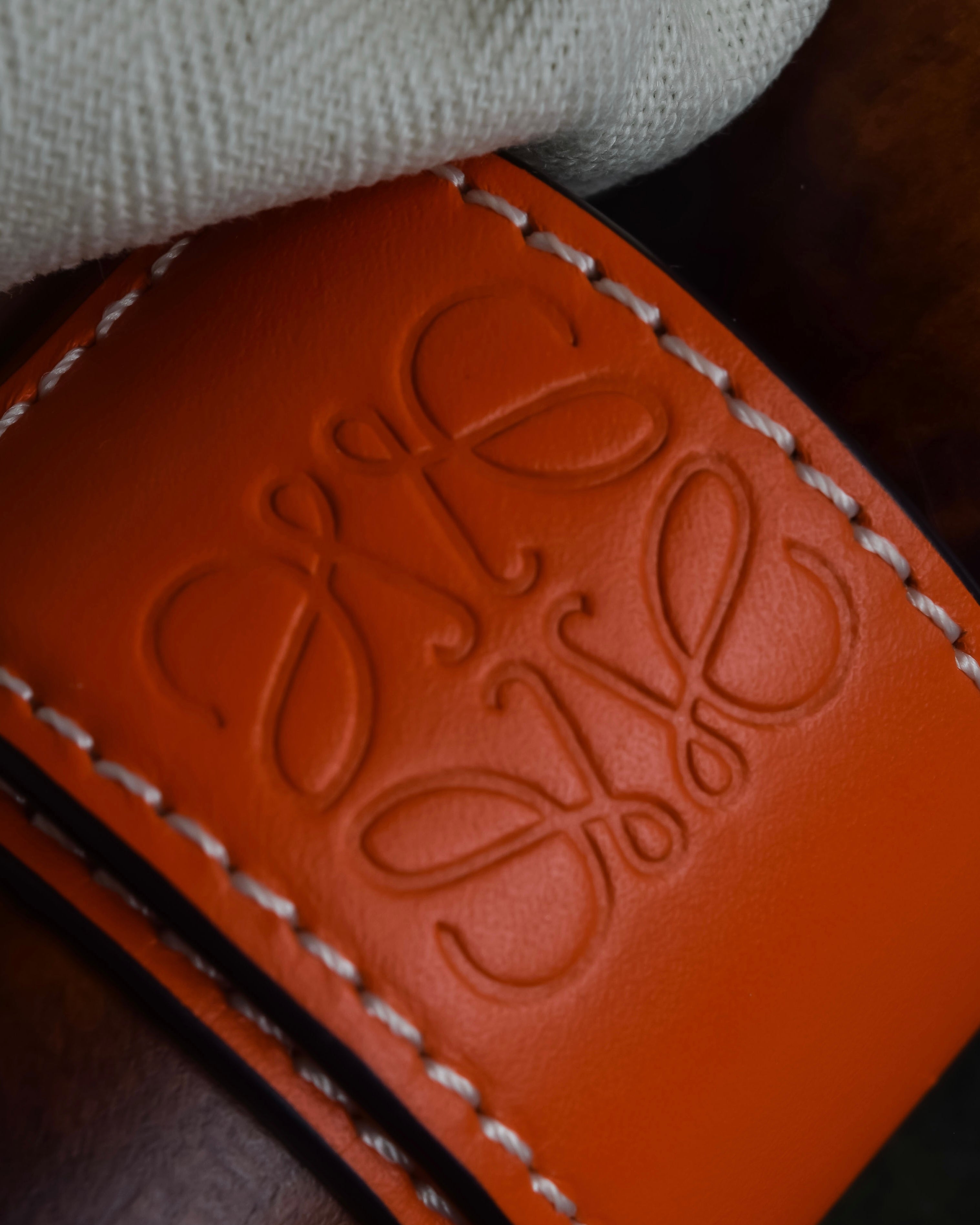 "LOEWE" Anagram logo engraved leather bracelet