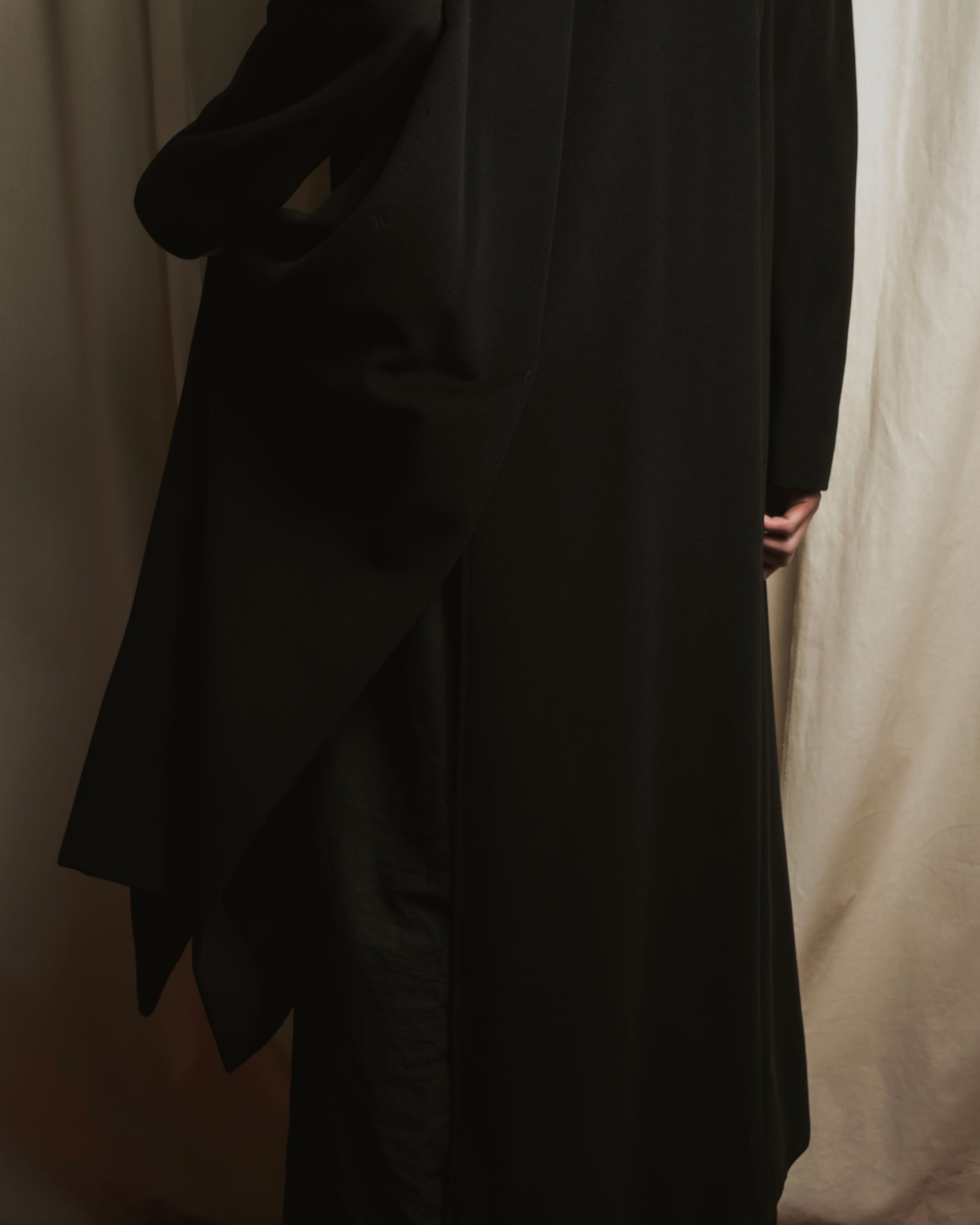 Abrigo con cuello alto y cinturón de los años 90-00 de Max Mara