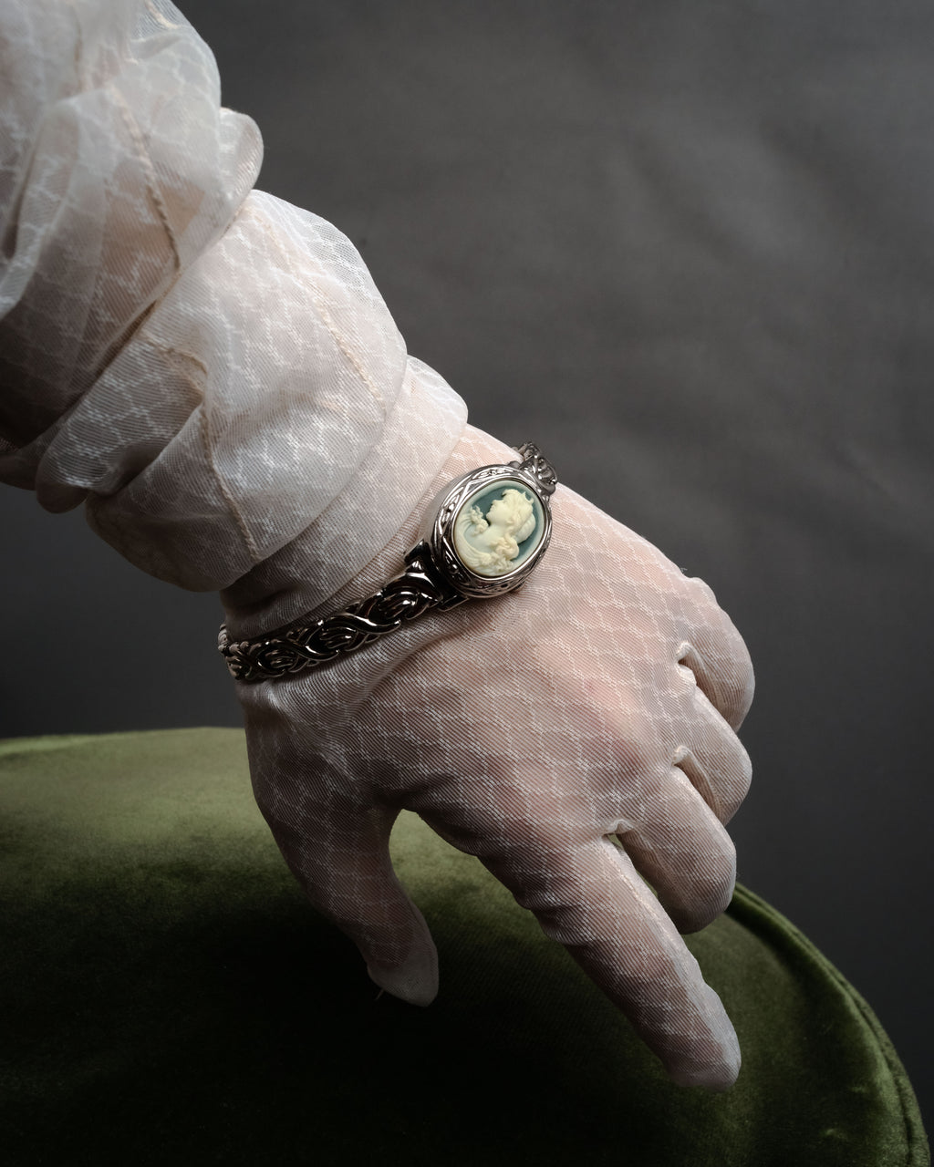 “Valentino Michelle” 1990-2005 Cameo secret bracelet watch