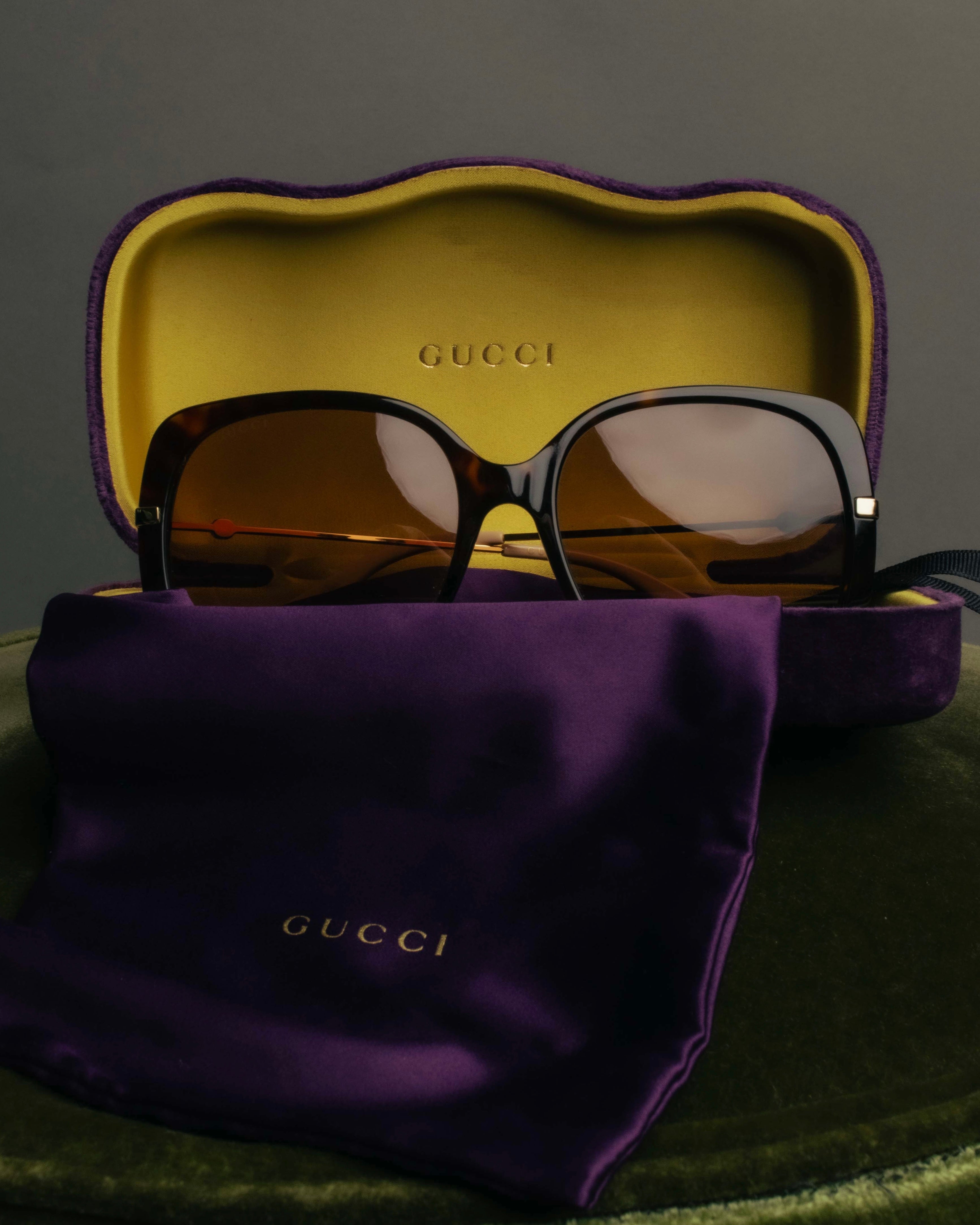 "GUCCI" 10's-20's Oversized square sunglasses